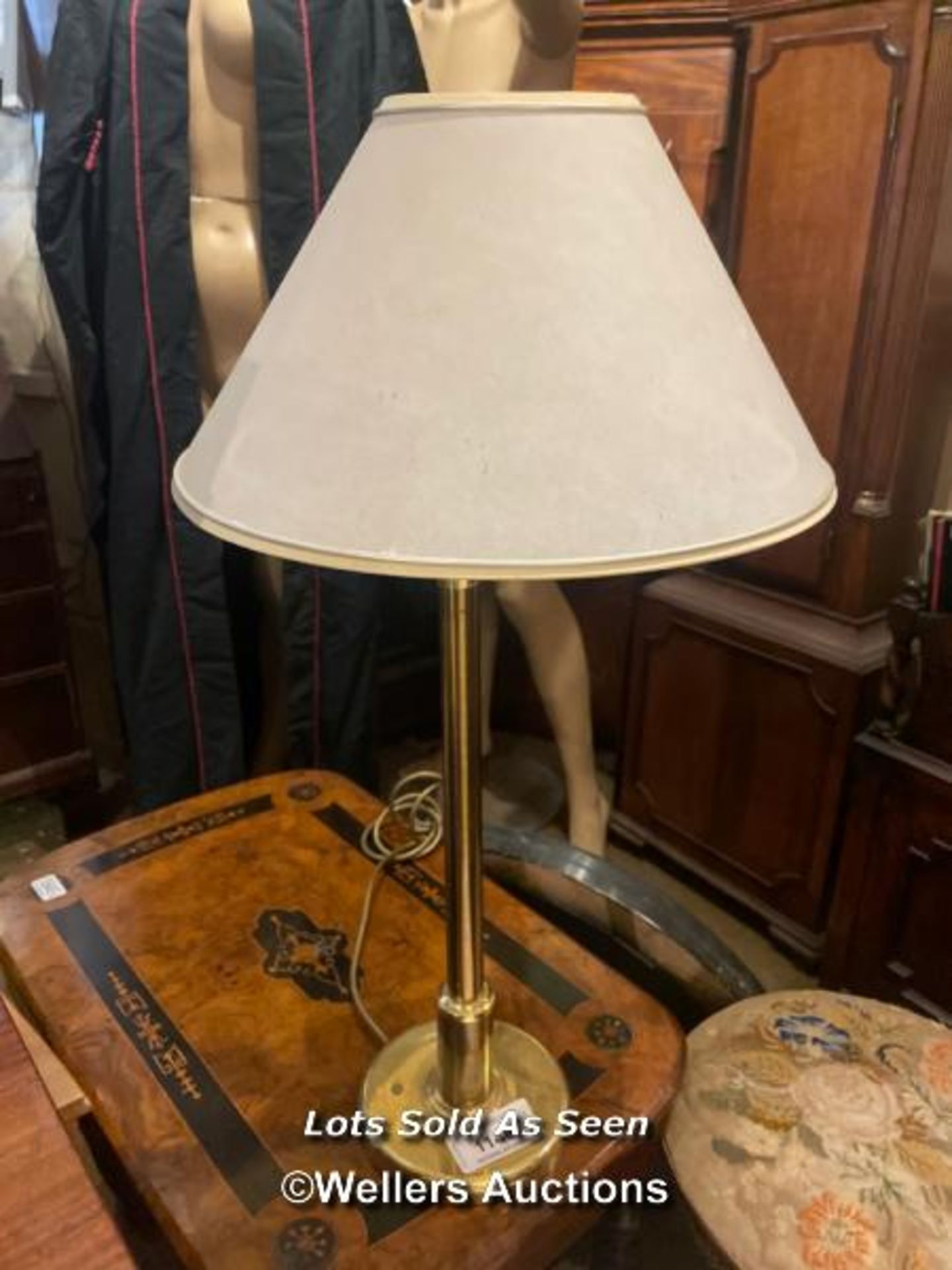 *BRASS TABLE LAMP / LOCATED AT VICTORIA ANTIQUES, WADEBRIDGE, PL27 7DD