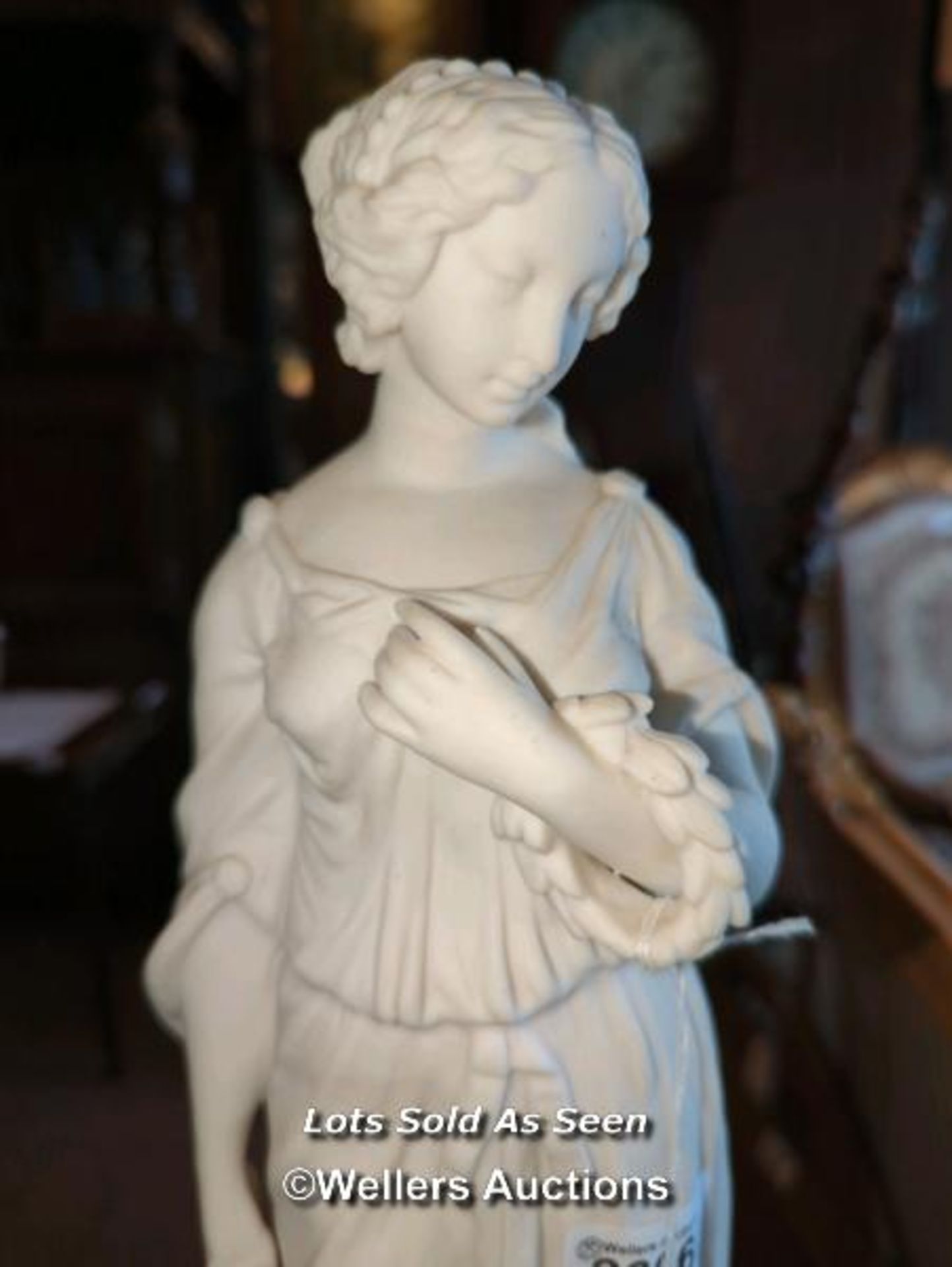 *PARIAN FIGURE OF A CLASSICAL GREEK WOMAN, 38CM / LOCATED AT VICTORIA ANTIQUES, WADEBRIDGE, PL27 - Image 2 of 4