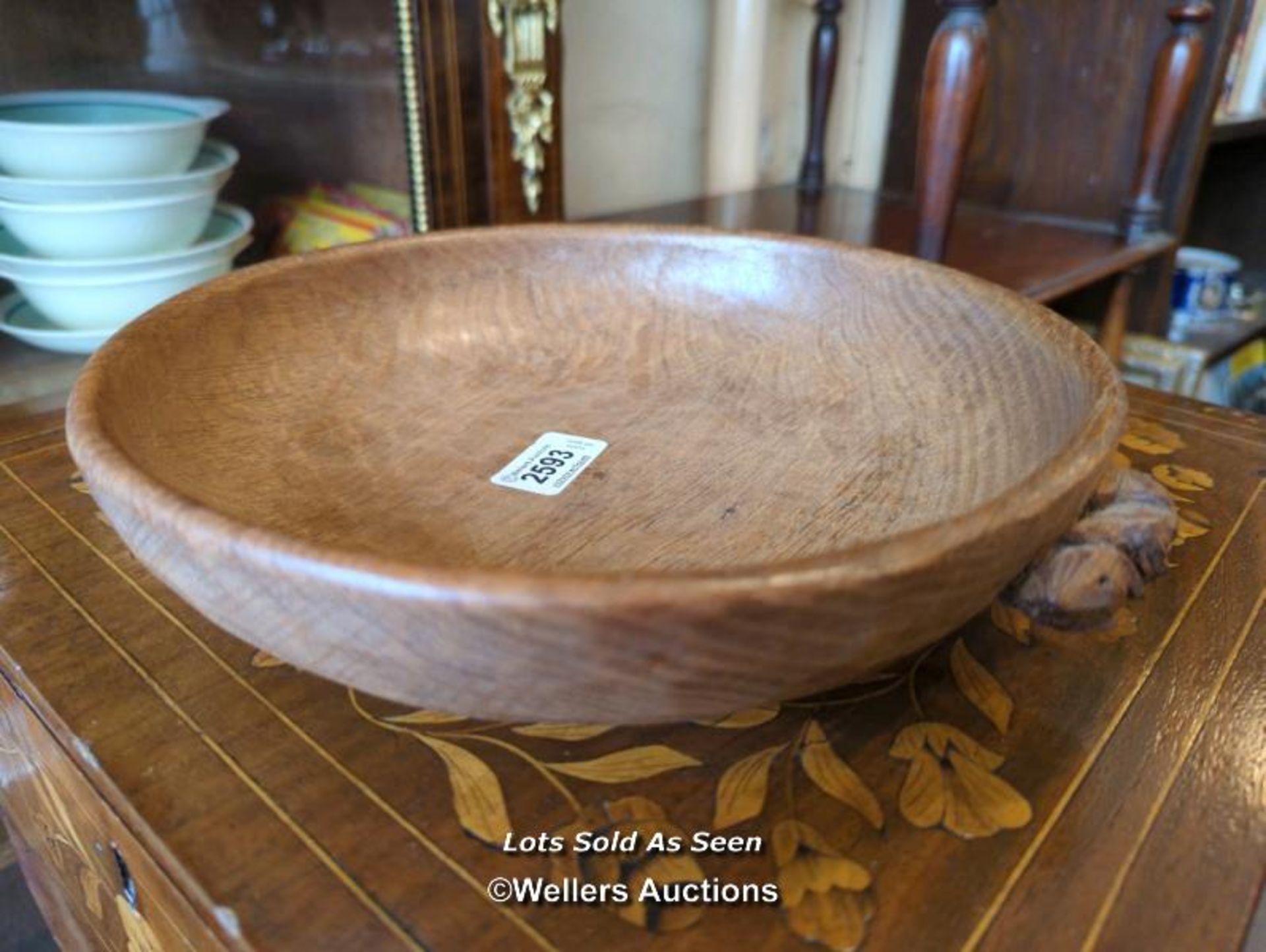 *SQUIRRELMAN OAK BOWL, 25CM DIAMETER / LOCATED AT VICTORIA ANTIQUES, WADEBRIDGE, PL27 7DD