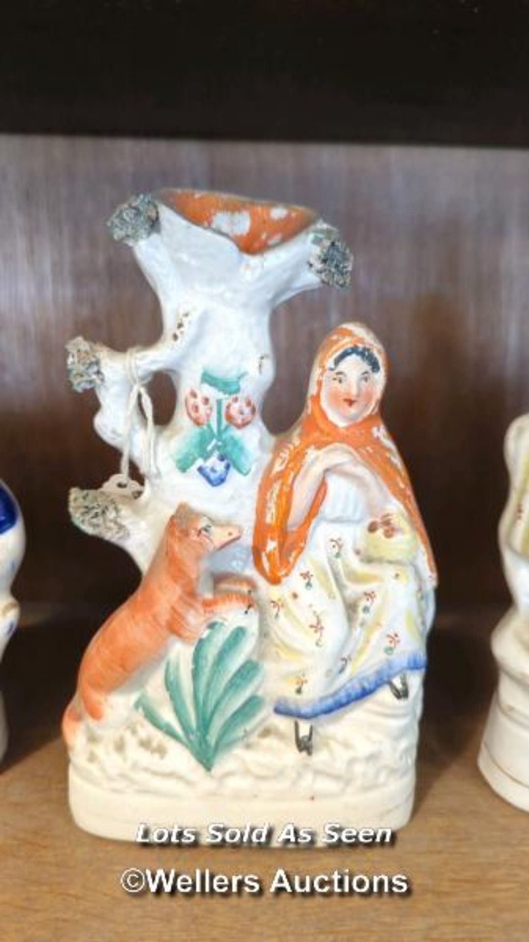 *FIVE STAFFORDSHIRE FLATBACK FIGURES OR SPILL VASES INCLUDING BAGPIPER / LOCATED AT VICTORIA - Image 4 of 6