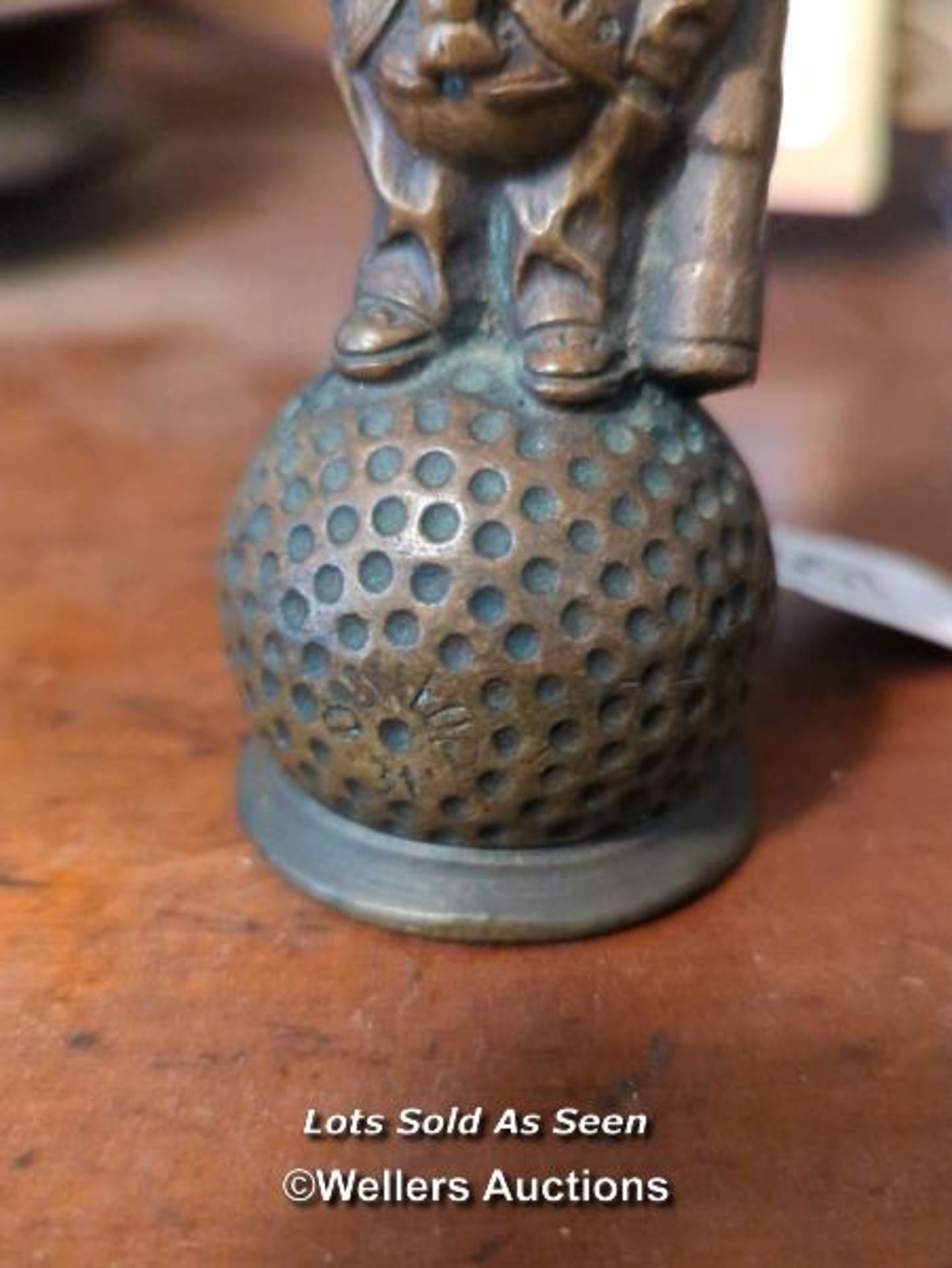 *SMALL BRONZE BELL: DUNLOP GOLFER WITH BALL / LOCATED AT VICTORIA ANTIQUES, WADEBRIDGE, PL27 7DD - Image 2 of 2