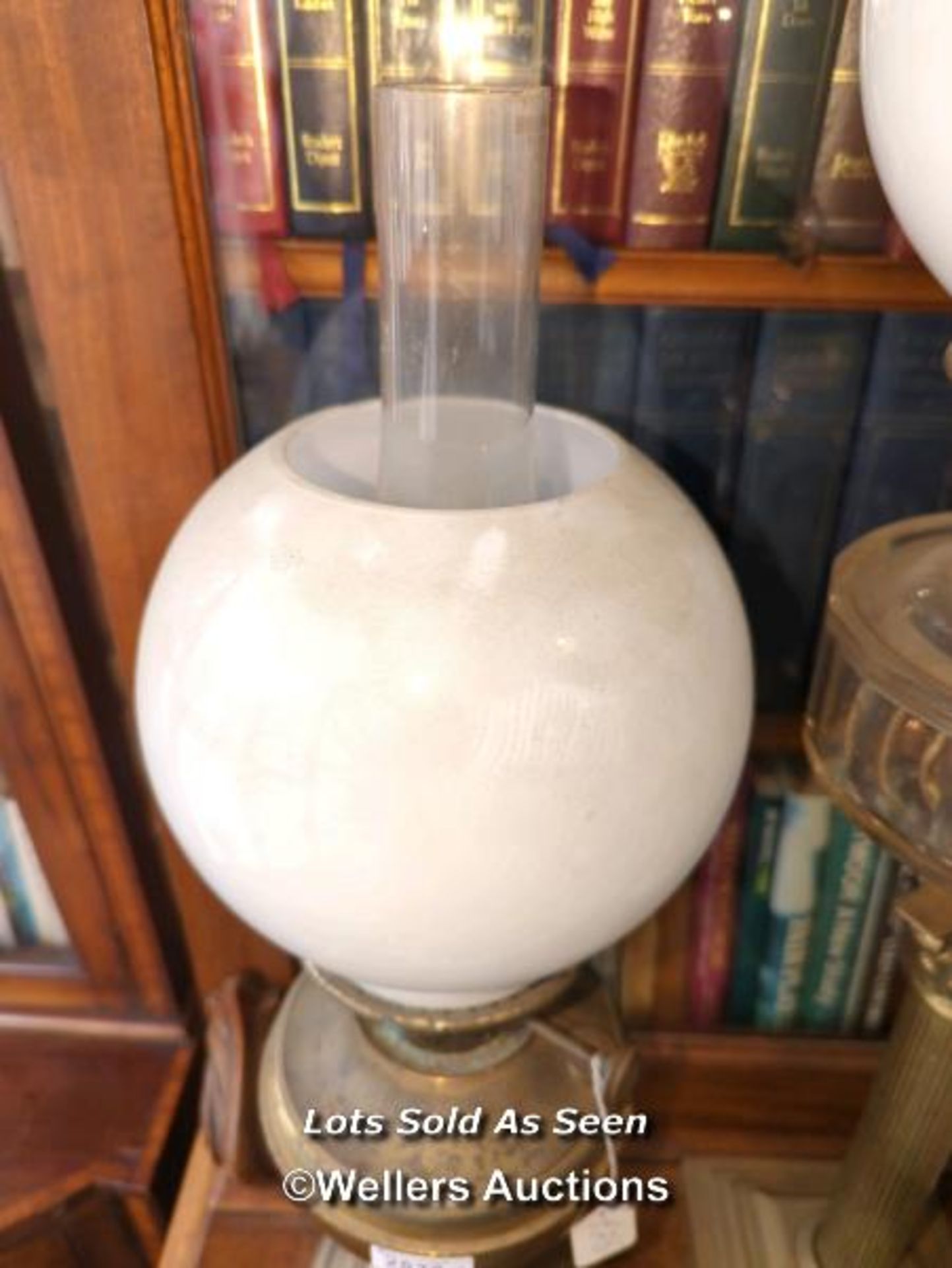 *VICTORIAN BRASS OIL LAMP WITH OPAQUE GLASS SHADE / LOCATED AT VICTORIA ANTIQUES, WADEBRIDGE, PL27 - Image 3 of 3