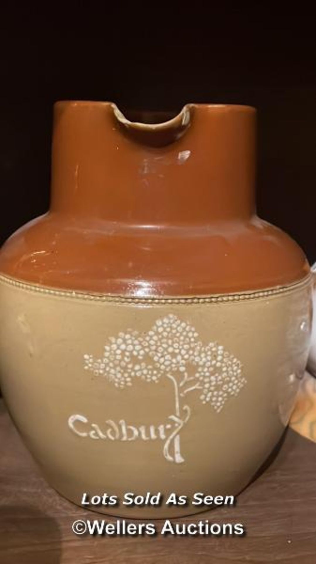 *VINTAGE CADBURY'S JUG, TWO GLASS LAMPSHADES AND A SMALL VASE / LOCATED AT VICTORIA ANTIQUES, - Image 3 of 6