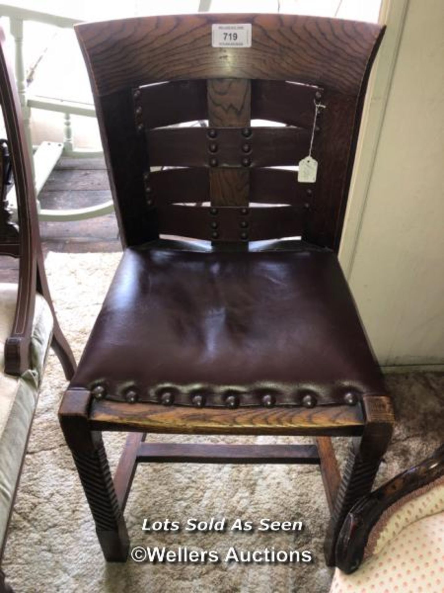 *UNUSUAL OAK CHAIR / LOCATED AT VICTORIA ANTIQUES, WADEBRIDGE, PL27 7DD