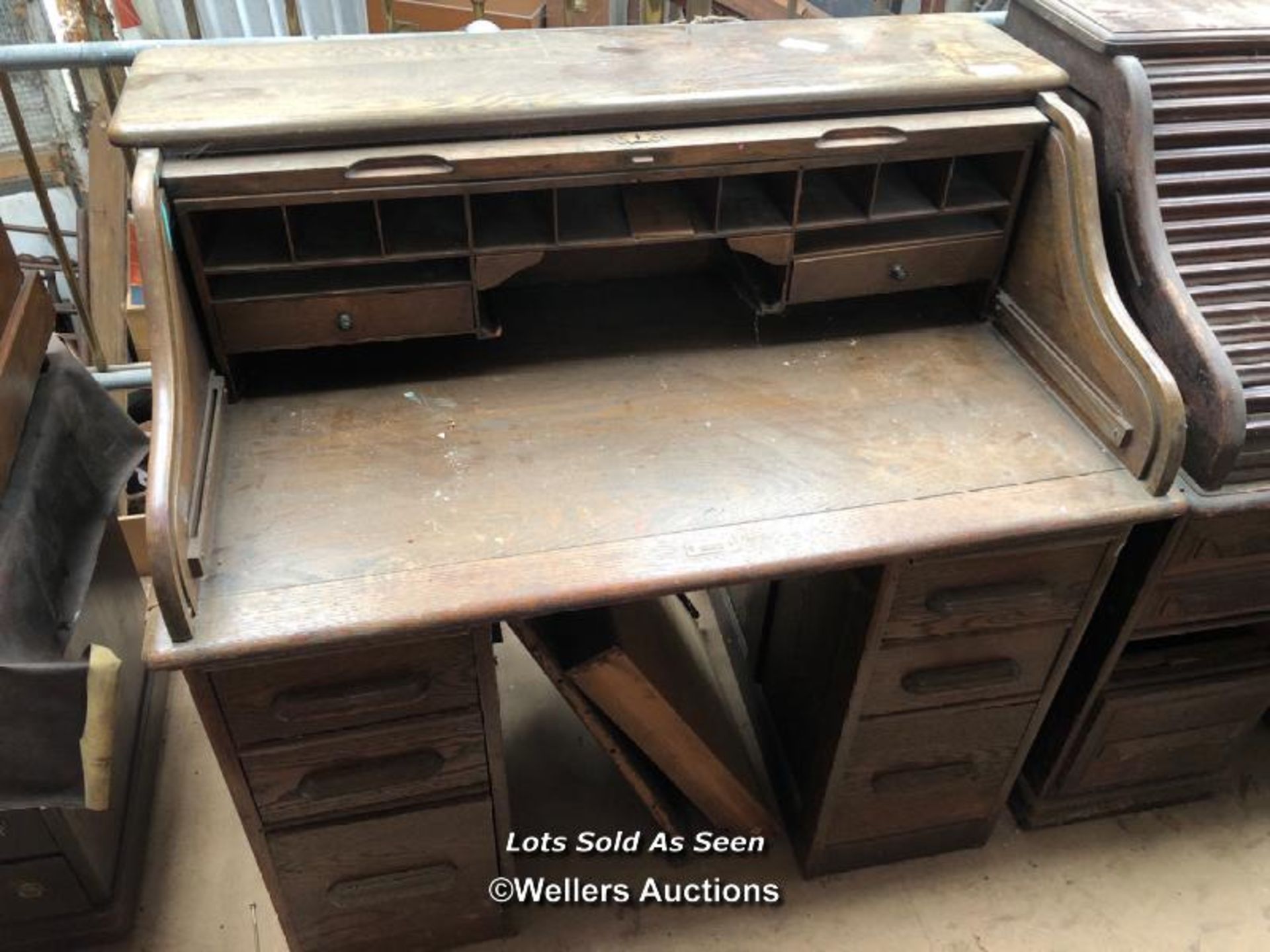 MAHOGANY ROLL TOP DESK WITH SIX DRAWERS, 48 X 29 X 44 INCHES / LOCATED AT VICTORIA ANTIQUES,