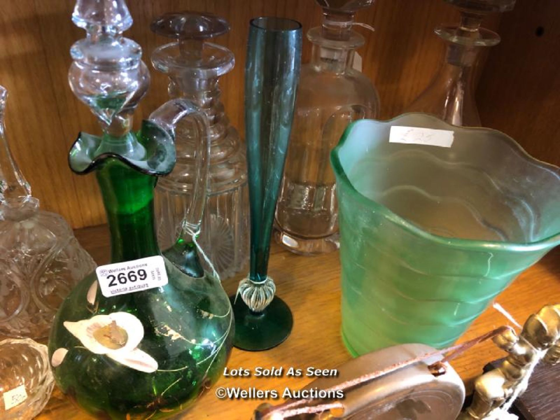 *SHELF OF GLASSWARE INCL. DECANTERS AND VASES / LOCATED AT VICTORIA ANTIQUES, WADEBRIDGE, PL27 7DD