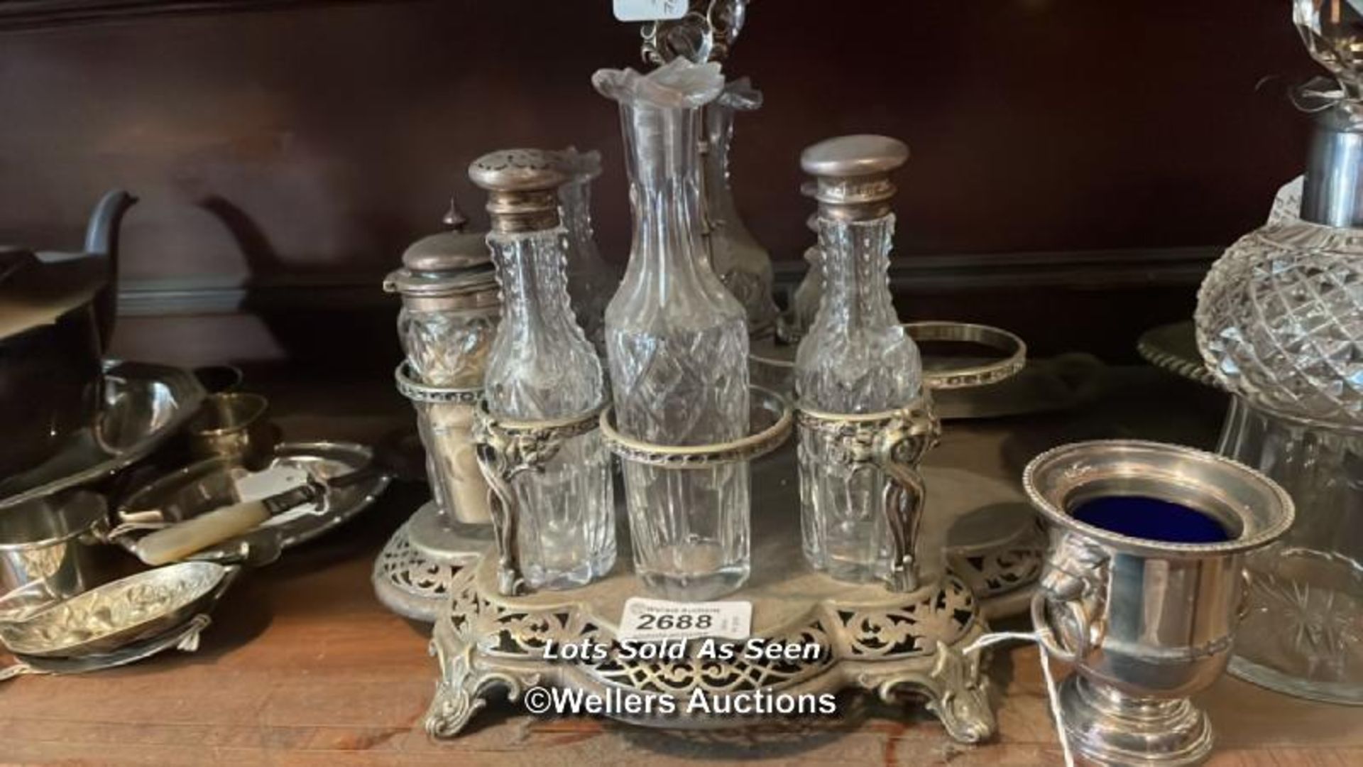 *SHELF OF ASSORTED SILVER PLATED ITEMS AND GLASS / LOCATED AT VICTORIA ANTIQUES, WADEBRIDGE, PL27 - Image 2 of 5