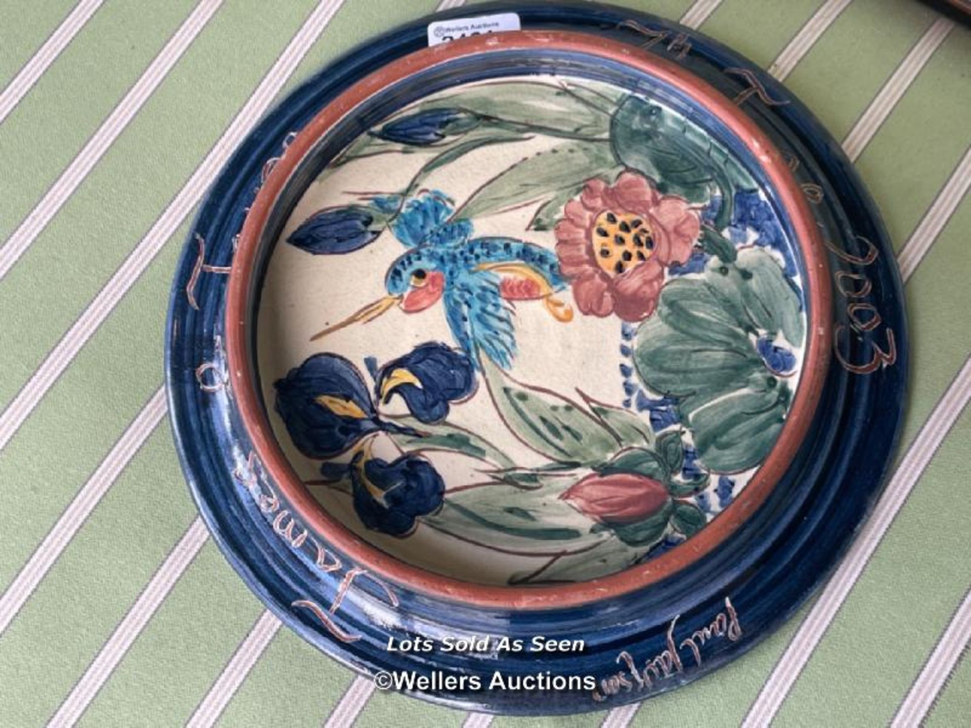 *PAUL JACKSON CERAMIC WALL PLAQUE WITH KINGFISHERS, 29CM DIAMETER / LOCATED AT VICTORIA ANTIQUES, - Image 3 of 4
