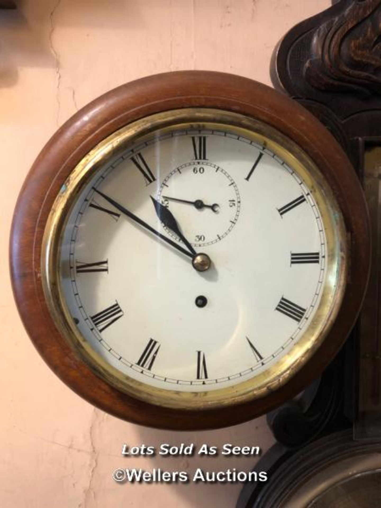 *CIRCULAR MAHOGANY WALL CLOCK WITH SUBSIDIARY DIAL / LOCATED AT VICTORIA ANTIQUES, WADEBRIDGE,