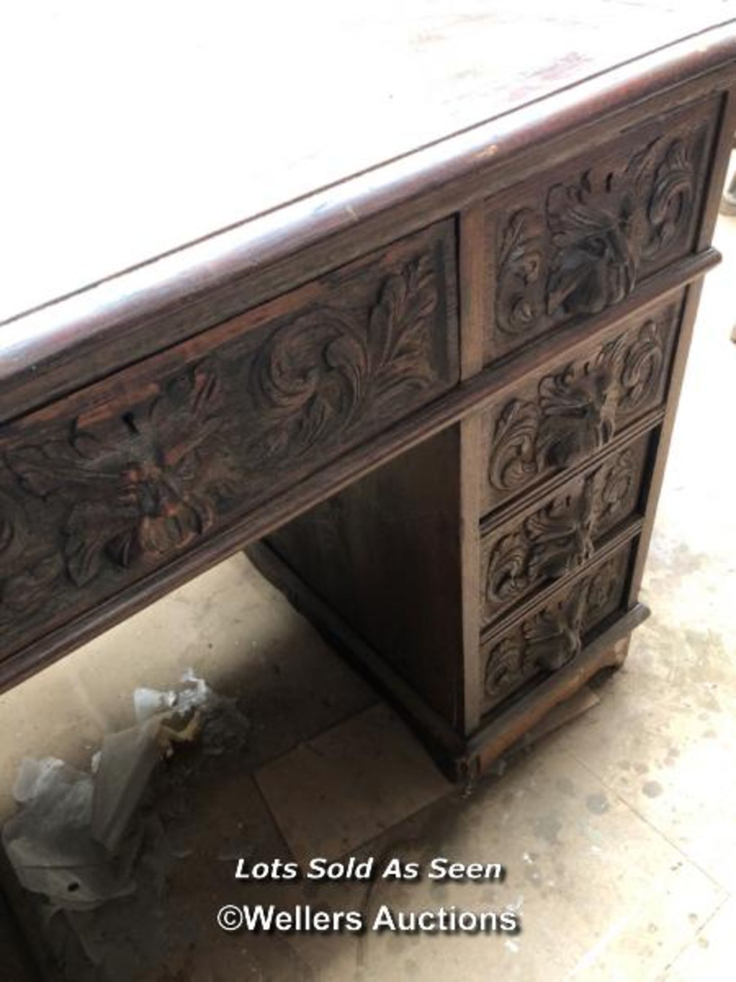 OAK CARVED DESK WITH NINE DRAWERS, 41.5 X 28.5 X 29.5 INCHES / LOCATED AT VICTORIA ANTIQUES, - Image 5 of 7