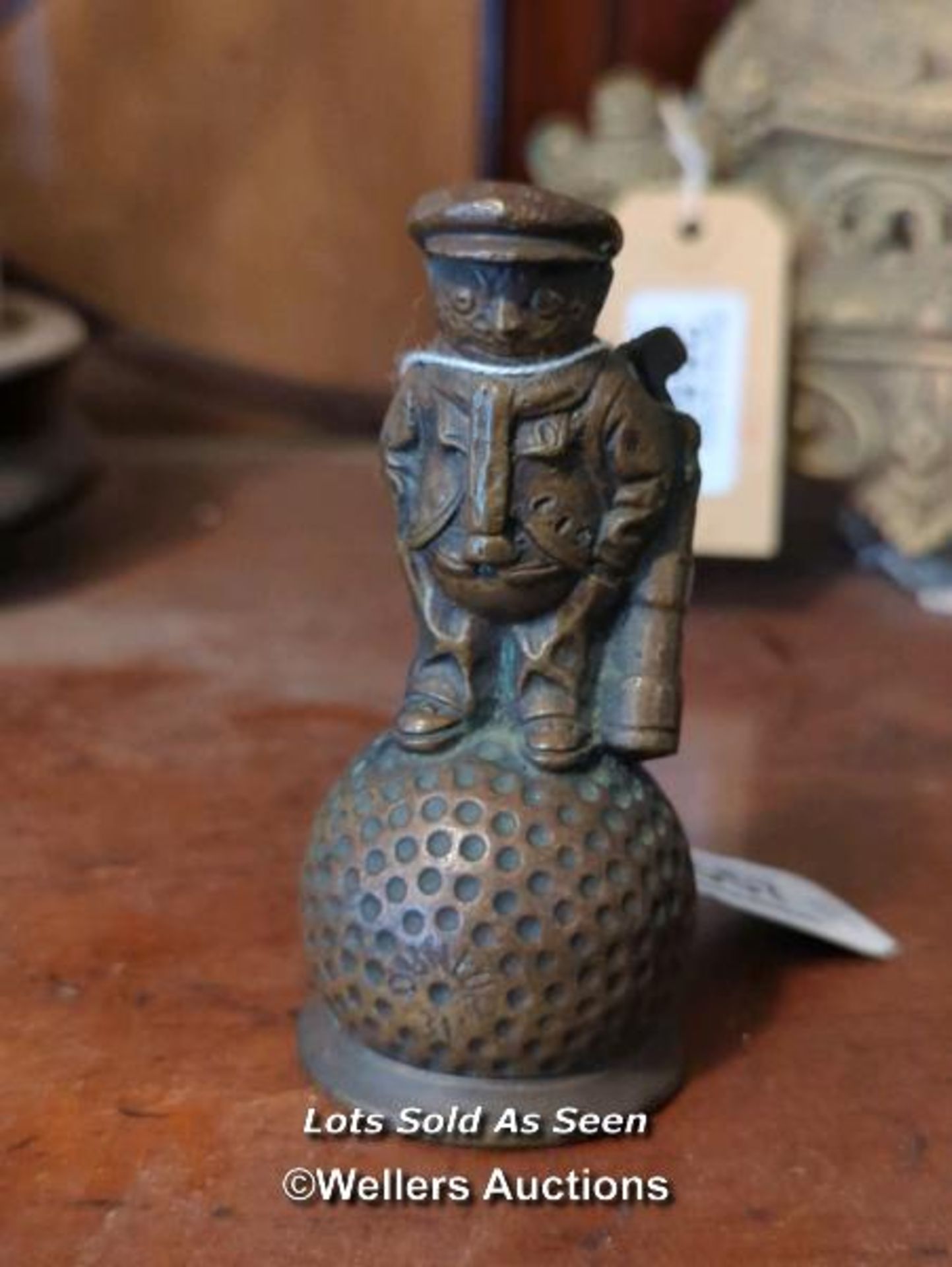 *SMALL BRONZE BELL: DUNLOP GOLFER WITH BALL / LOCATED AT VICTORIA ANTIQUES, WADEBRIDGE, PL27 7DD