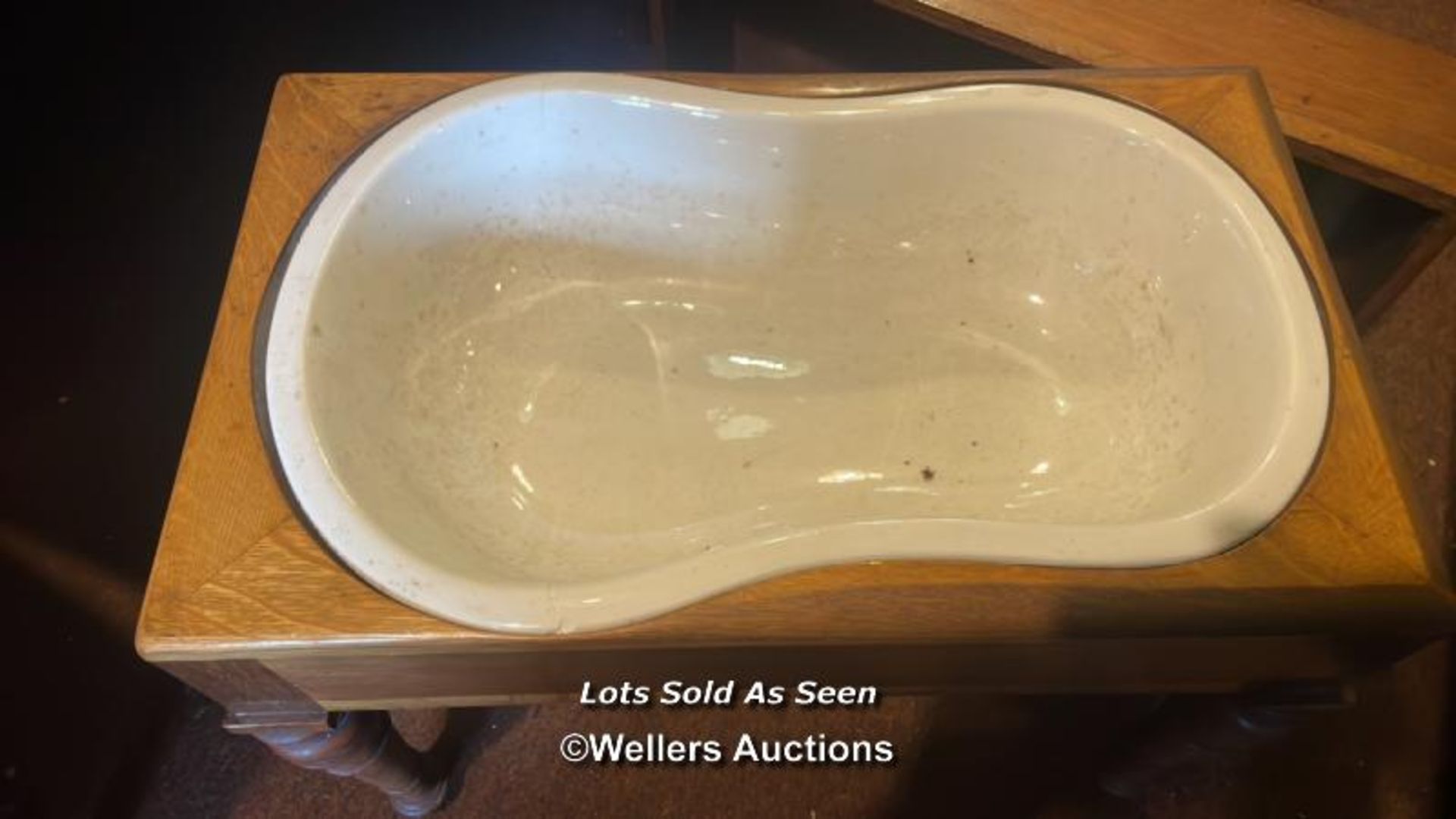 *VICTORIAN WALNUT BIDET WITH CERAMIC LINER / LOCATED AT VICTORIA ANTIQUES, WADEBRIDGE, PL27 7DD - Image 2 of 5