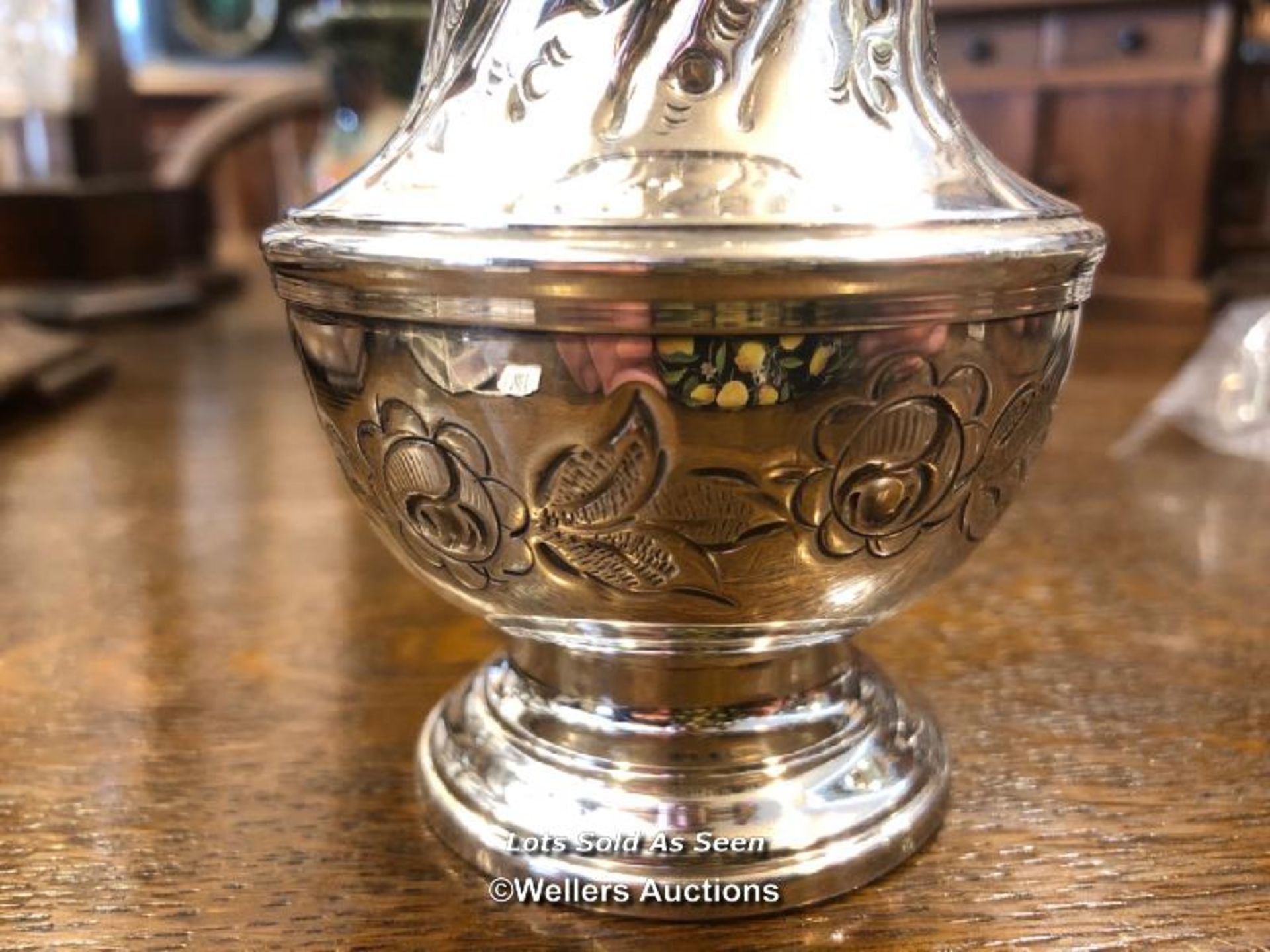 *SILVER SUGAR CASTER, LONDON / LOCATED AT VICTORIA ANTIQUES, WADEBRIDGE, PL27 7DD - Image 2 of 4