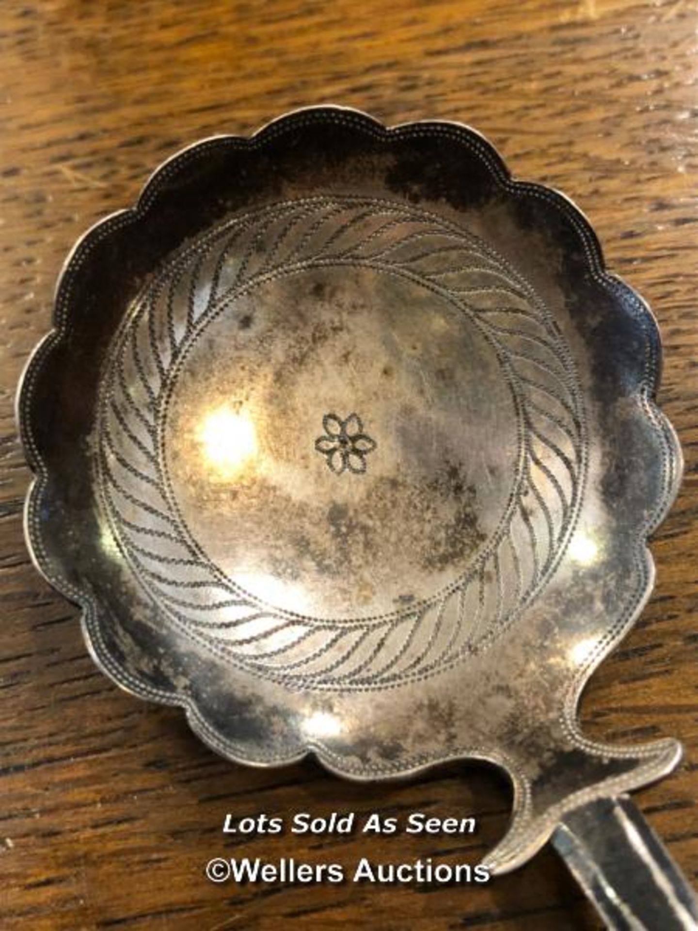 *SILVER CADDY SPOON, LONDON 1813 / LOCATED AT VICTORIA ANTIQUES, WADEBRIDGE, PL27 7DD - Image 2 of 4