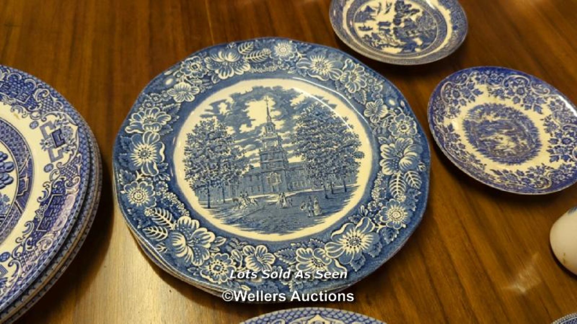 *PART BLUE AND WHITE WEDGWOOD DINNER SERVICE / LOCATED AT VICTORIA ANTIQUES, WADEBRIDGE, PL27 7DD - Image 5 of 6