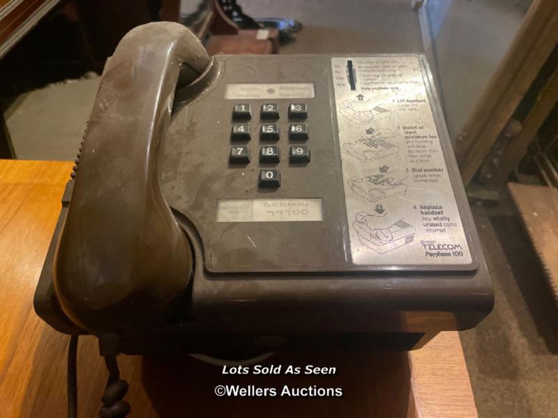 *VINTAGE BRITISH TELECOM PAYPHONE / LOCATED AT VICTORIA ANTIQUES, WADEBRIDGE, PL27 7DD