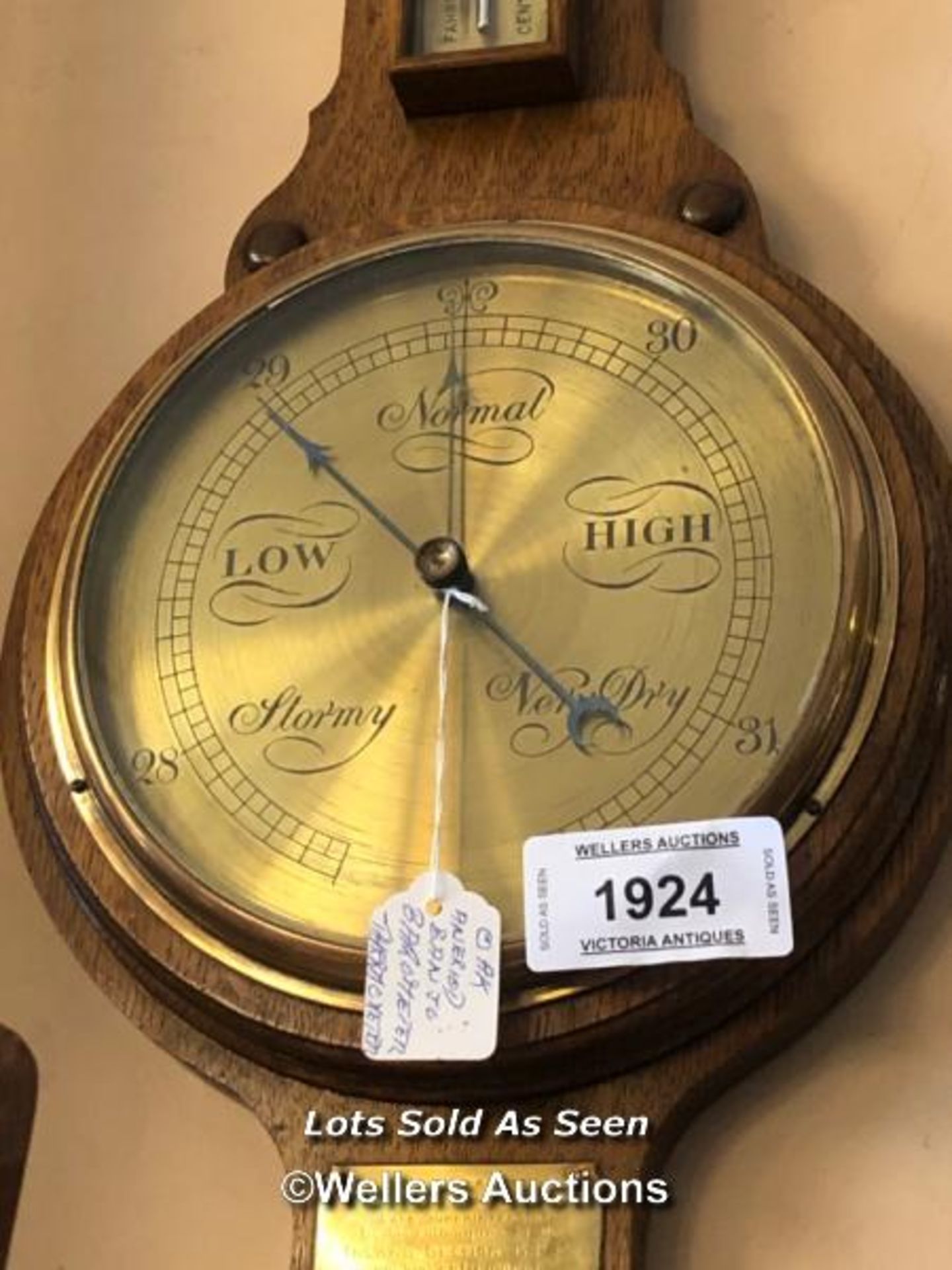 *OAK ANEROID BAROMETER WITH PRESENTATION PLAQUE / LOCATED AT VICTORIA ANTIQUES, WADEBRIDGE, PL27 - Image 2 of 4