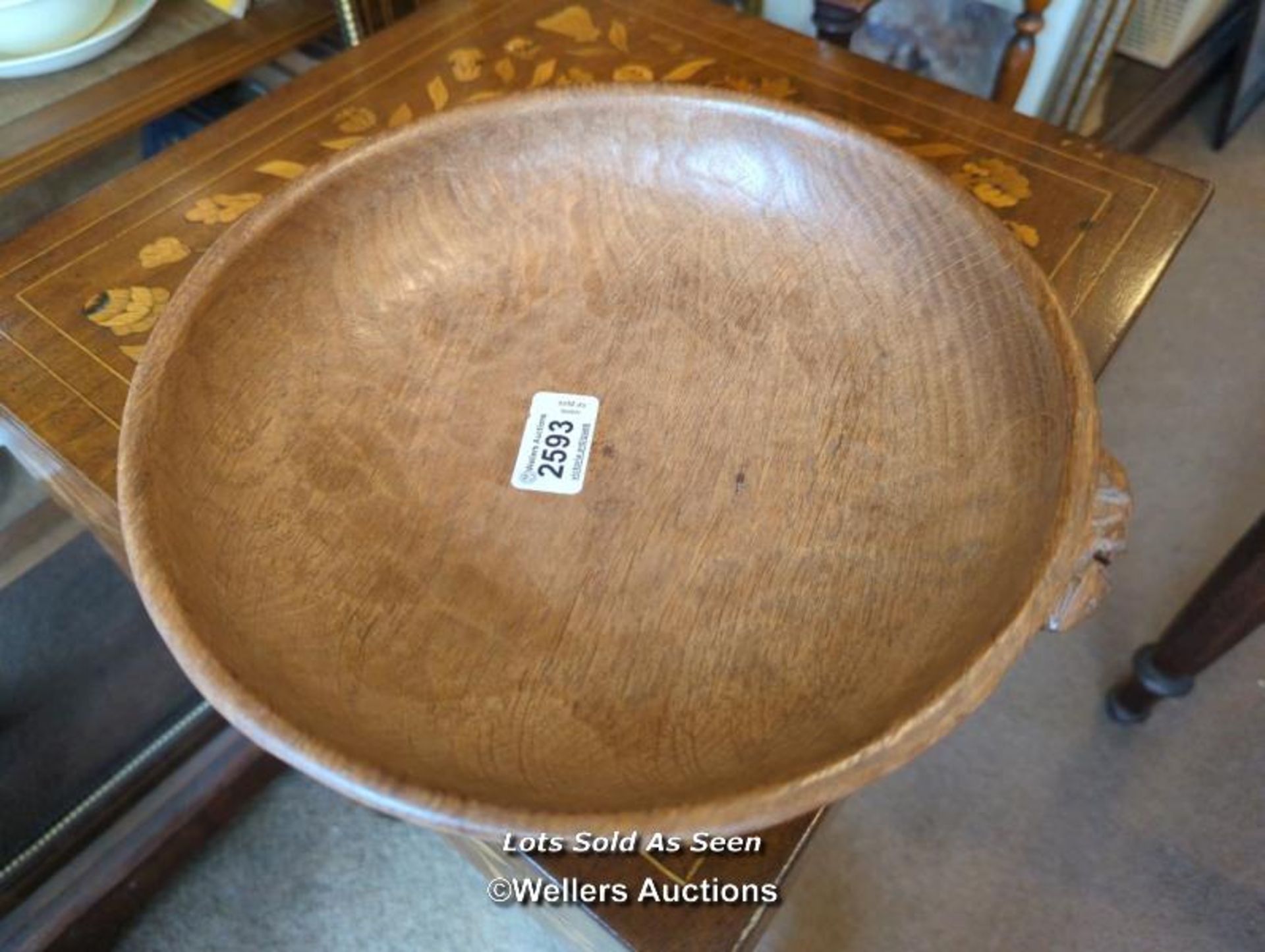 *SQUIRRELMAN OAK BOWL, 25CM DIAMETER / LOCATED AT VICTORIA ANTIQUES, WADEBRIDGE, PL27 7DD - Image 3 of 3