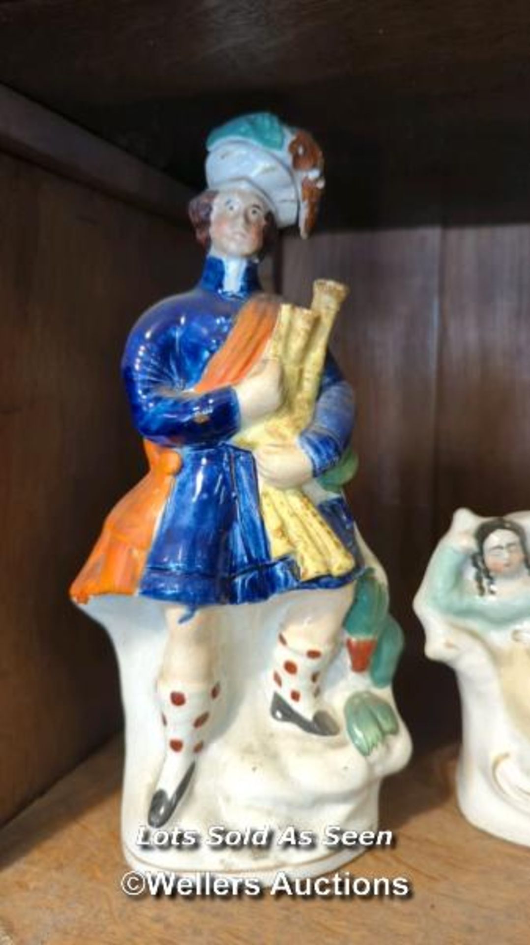*FIVE STAFFORDSHIRE FLATBACK FIGURES OR SPILL VASES INCLUDING BAGPIPER / LOCATED AT VICTORIA - Image 2 of 6