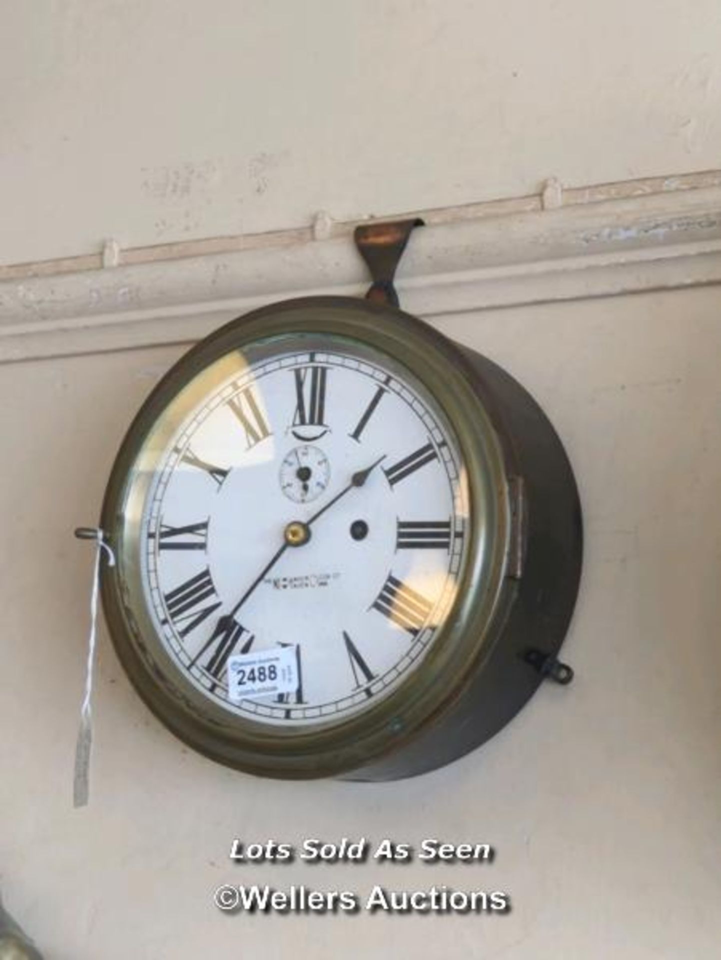 *BRASS WALL CLOCK BY NEWHAVEN CLOCK CO / LOCATED AT VICTORIA ANTIQUES, WADEBRIDGE, PL27 7DD