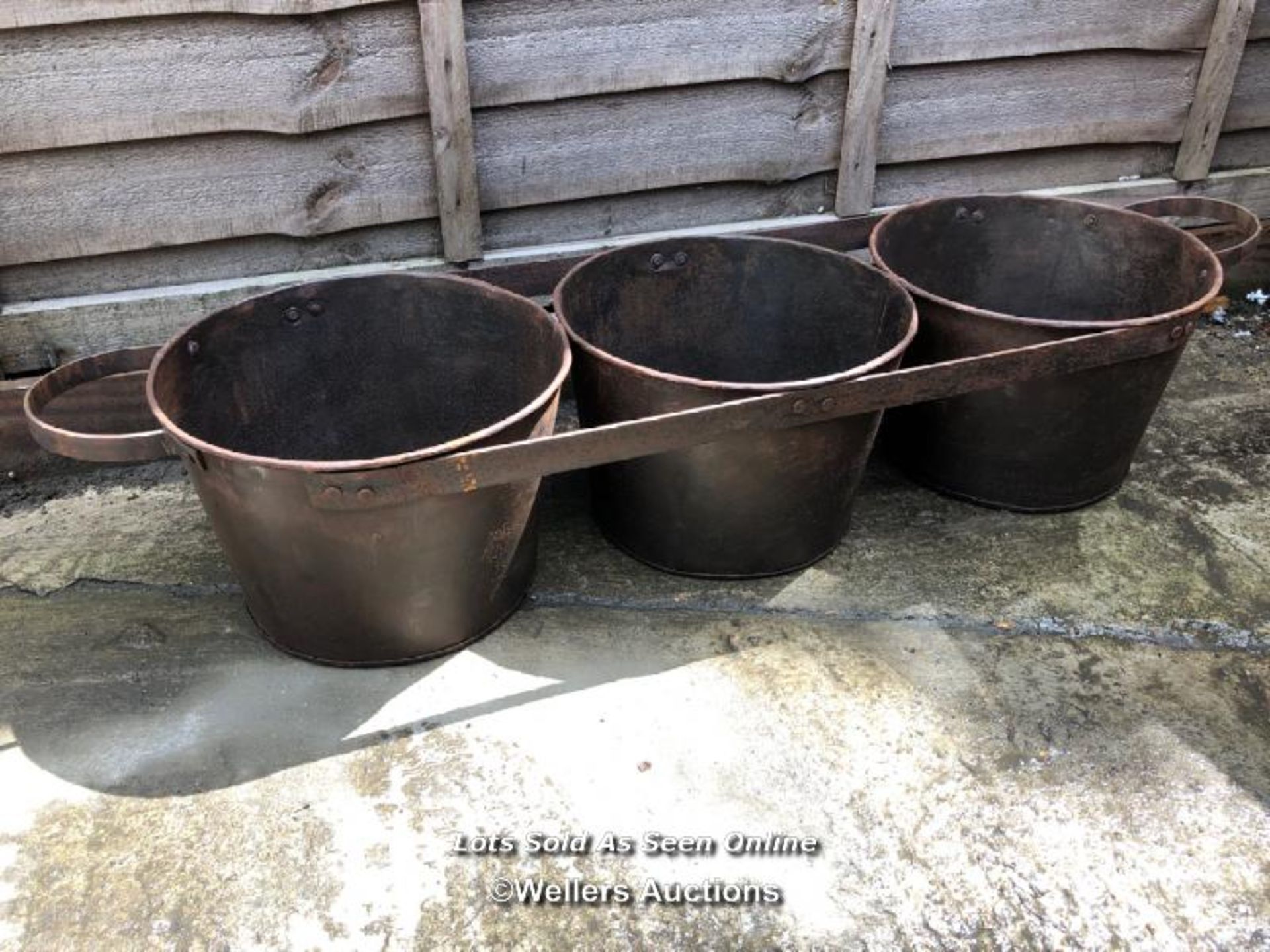 *3X ROUND CONNECTED PLANTERS, 20CM (H) X 104CM (W) X 30CM (D) / COLLECTION LOCATION: WELLERS - Image 2 of 2