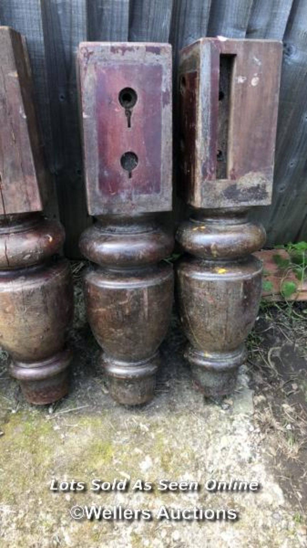 4X BULBUS TURNED VICTORIAN MAHOGANY SNOOKER TABLE LEGS, 1X SLIGHTLY SHAVED, 73CM (H) / COLLECTION - Image 3 of 3