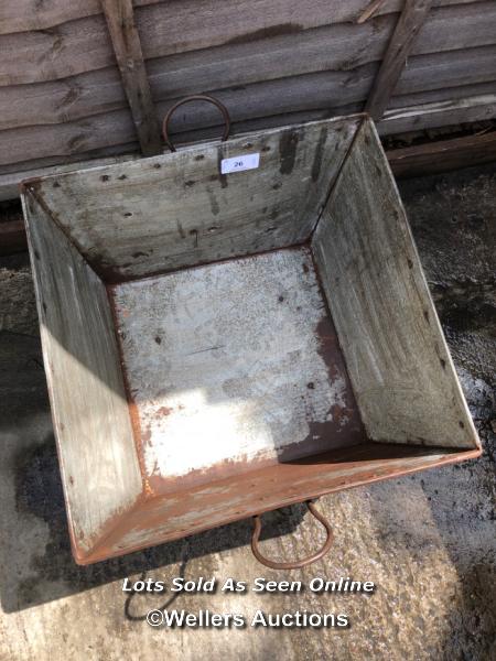 *LARGE SQUARE GALVANISED PLANTER WITH HANDLES, 37CM (H) X 55CM (W) X 53CM (D) / COLLECTION LOCATION: - Bild 2 aus 2