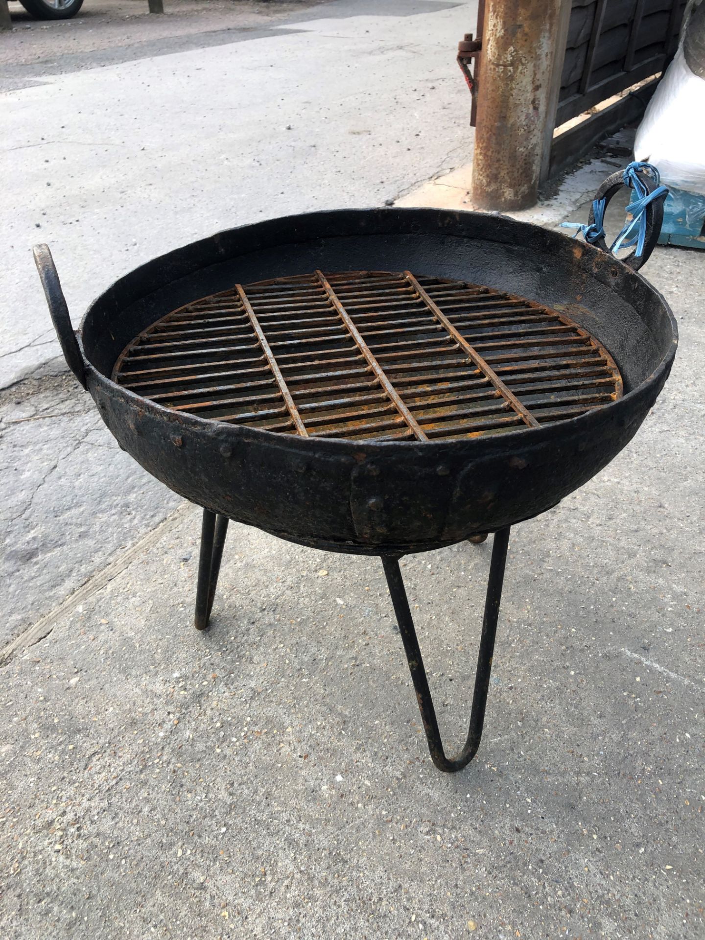 *FIRE PIT ON STAND - 48CM (DIA) X 39CM (H) / COLLECTION LOCATION: WELLERS AUCTIONS (GU1 4SJ)