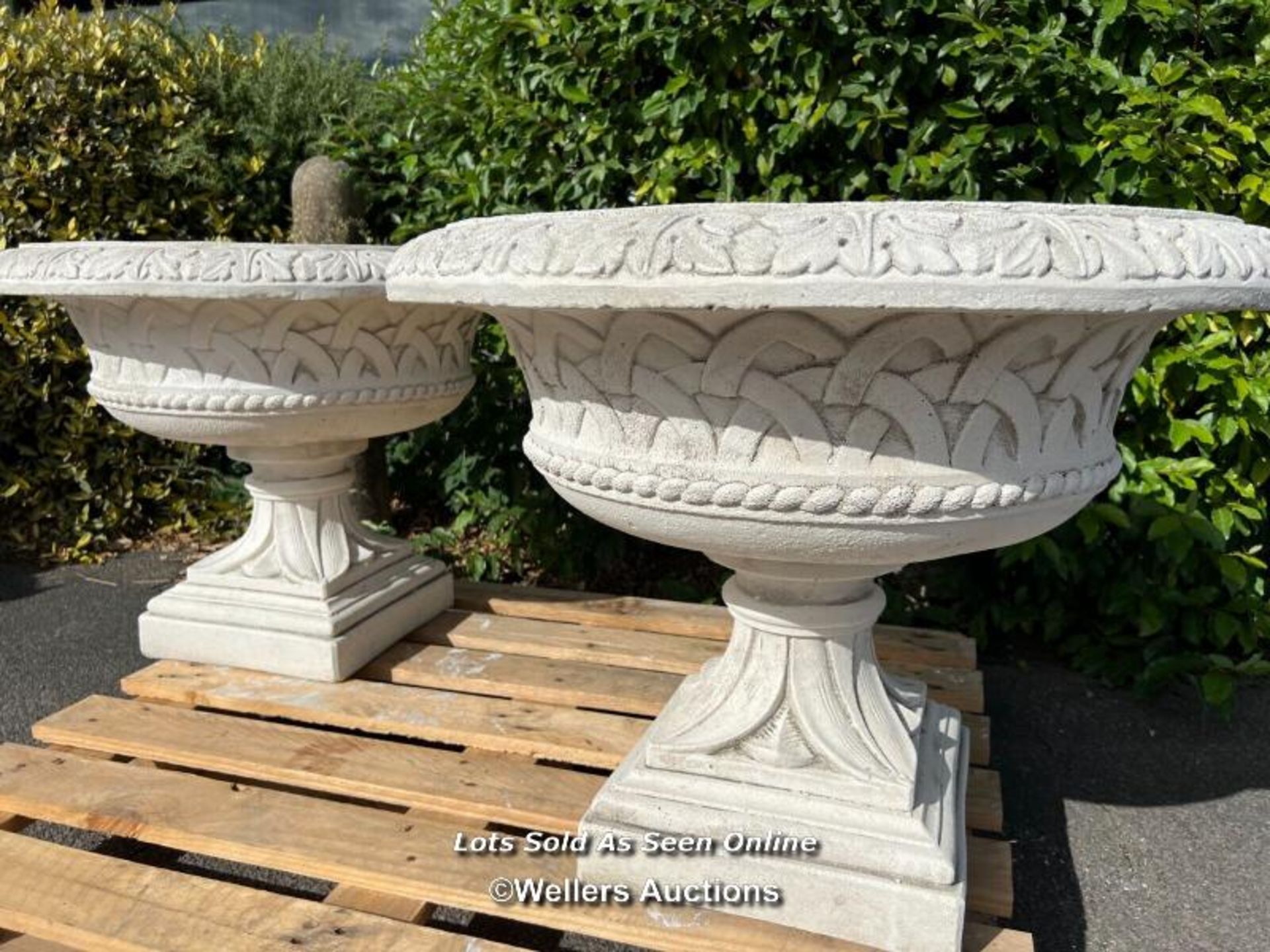 *A LARGE PAIR OF CLASSIC URNS WITH HATCHED SIDE DETAIL AND ACANTHUS DETAILED RIMS, 81CM (H) X