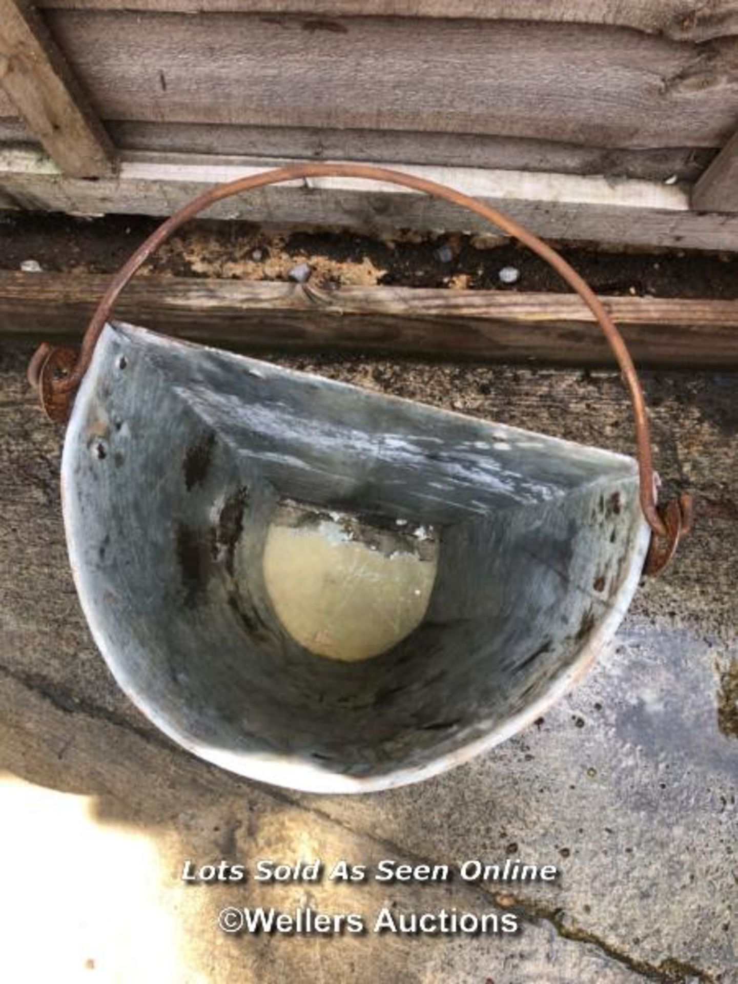 *GALVANISED HALF WALL PLANTER WITH HANDLE, 30CM (H) X 30CM (W) / COLLECTION LOCATION: WELLERS - Image 2 of 2