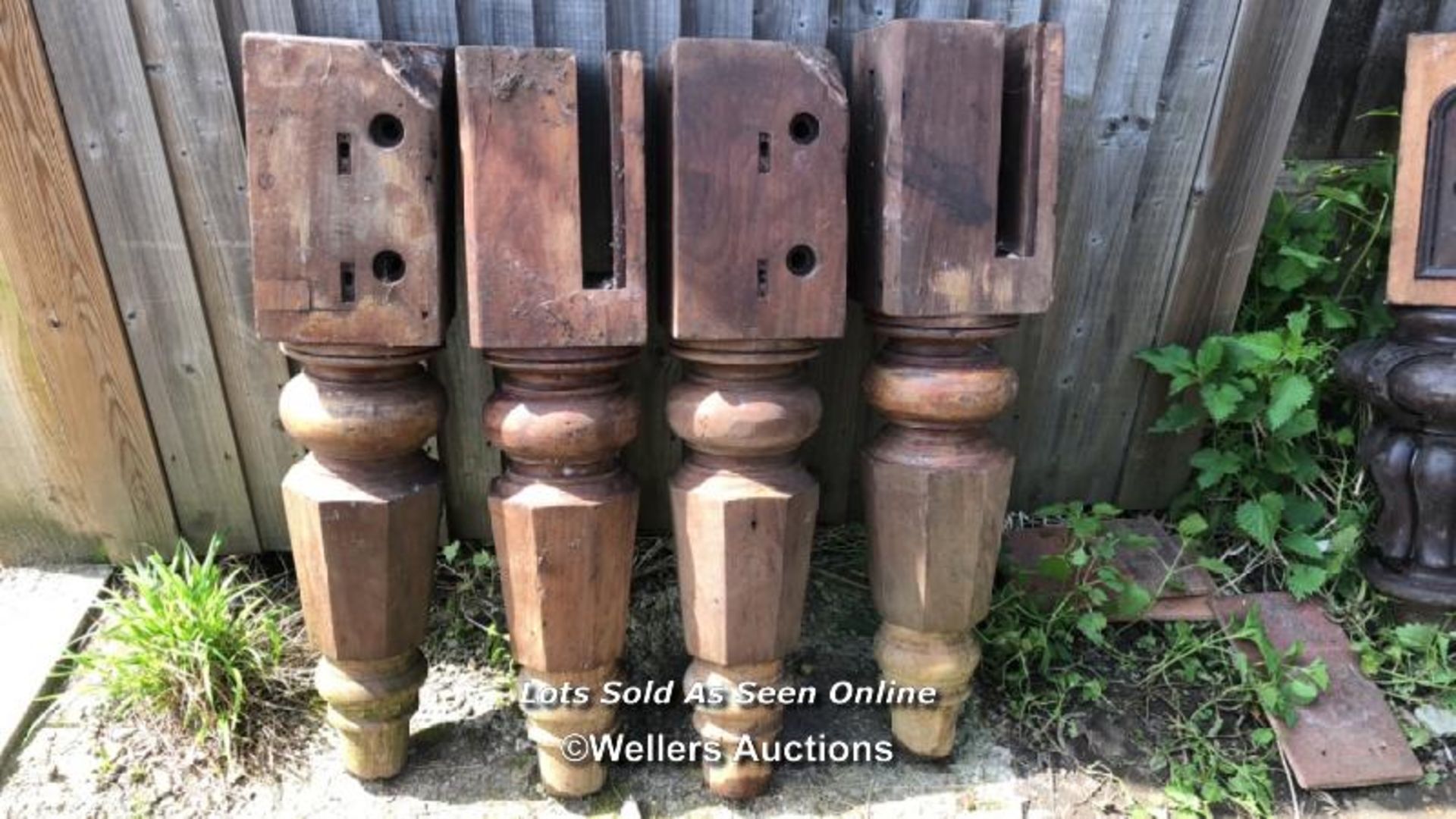 4X OCTAGONAL VICTORIAN MAHOGANY SNOOKER TABLE LEGS, TALLEST 85CM (H) / COLLECTION LOCATION: WEST