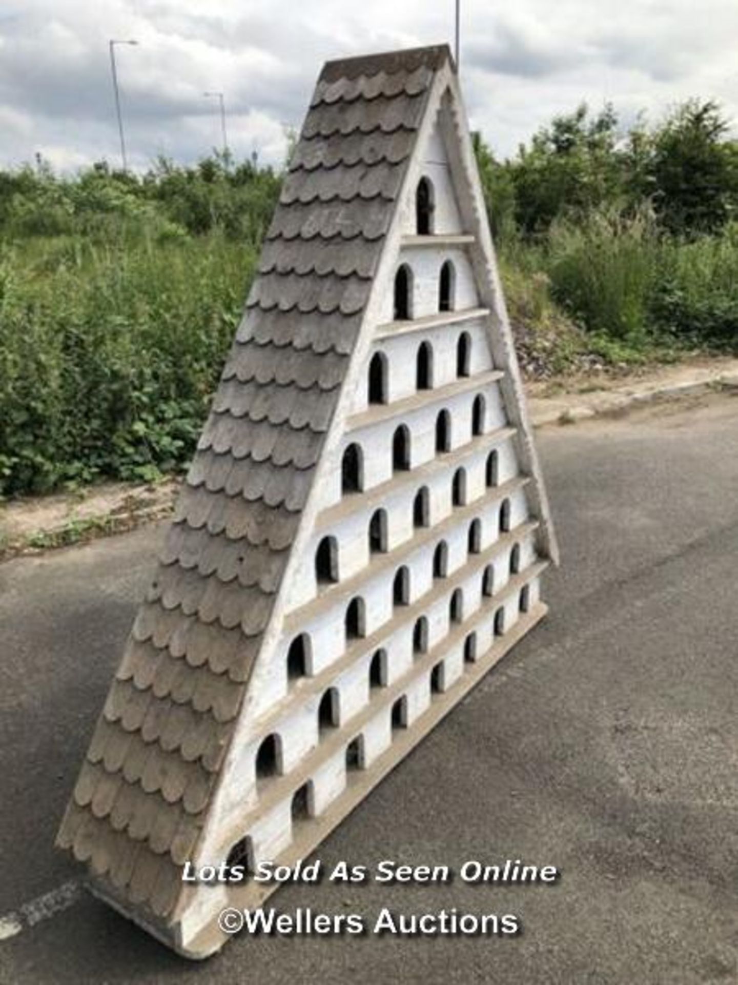 *LARGE TRADITIONAL HAND MADE DOVECOTE BIRDHOUSE, 36X SEPARATE NEST BOXES OVER 8 TIERS, TOTAL - Bild 3 aus 5