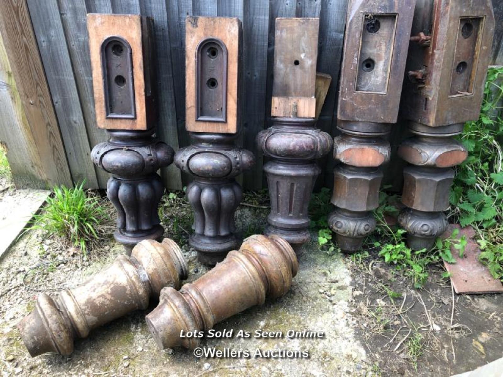 JOB LOT OF 7X ASSORTED VICTORIAN MAHOGANY SNOOKER LEGS, LARGEST 84.5CM (H) / COLLECTION LOCATION: