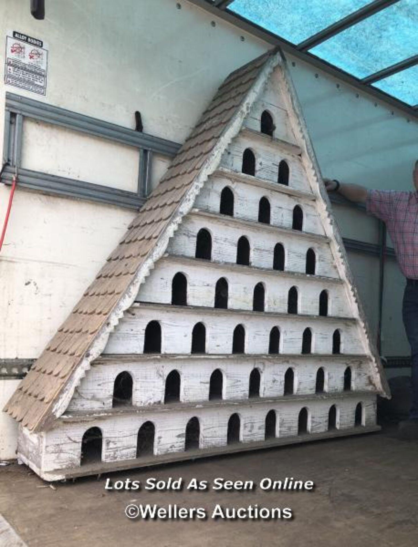 *LARGE TRADITIONAL HAND MADE DOVECOTE BIRDHOUSE, 36X SEPARATE NEST BOXES OVER 8 TIERS, TOTAL - Bild 4 aus 5