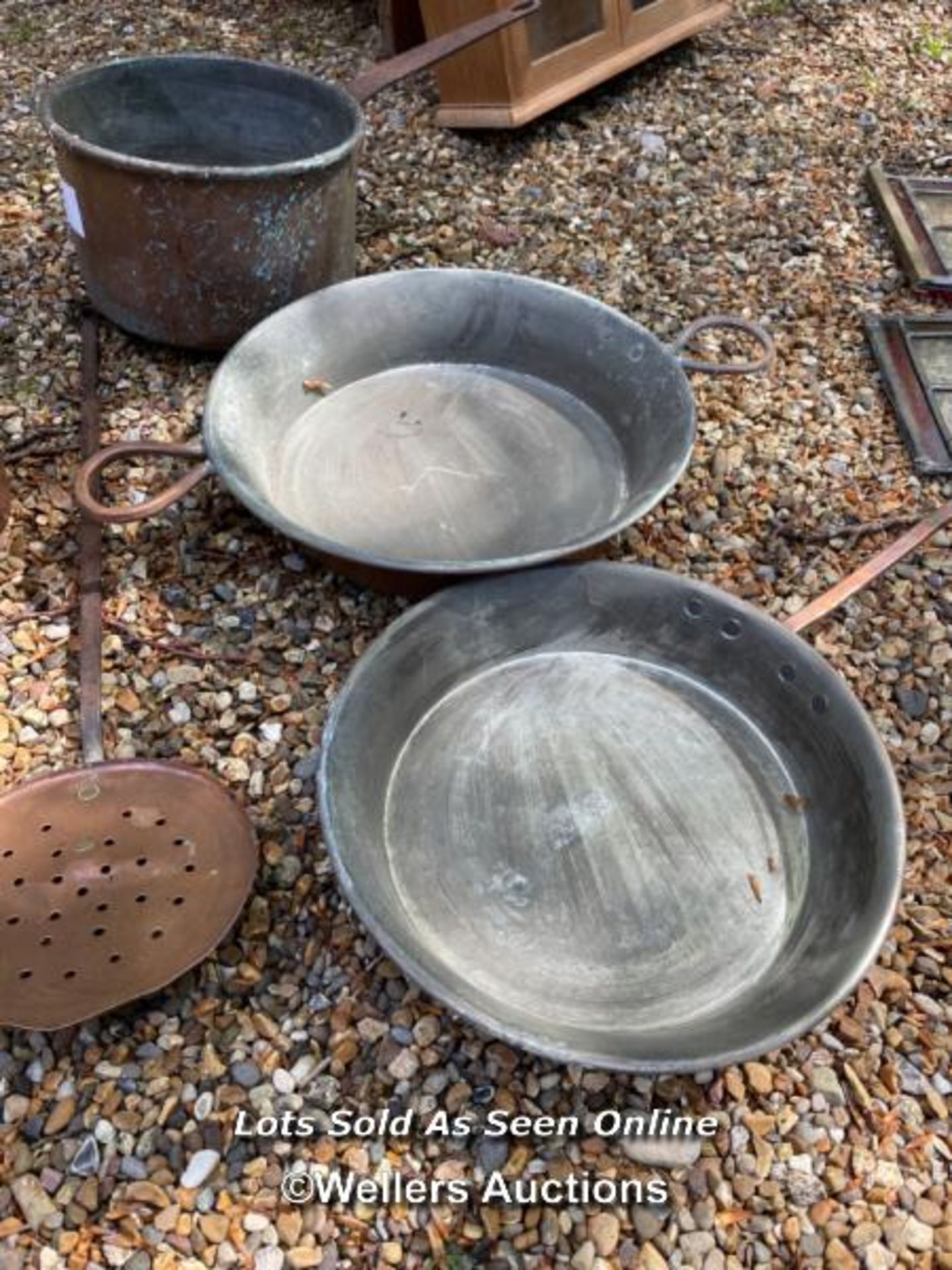 FOUR COPPER PANS AND ONE OTHER / COLLECTION LOCATION: WOKING (GU24), FULL ADDRESS AND VENDOR CONTACT - Image 3 of 3
