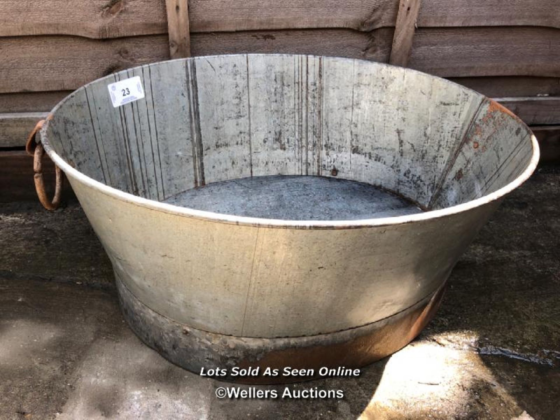 *LARGE GALVANISED TUB WITH HANDLES, 27CM (H) X 62CM (DIA) / COLLECTION LOCATION: WELLERS AUCTIONS (
