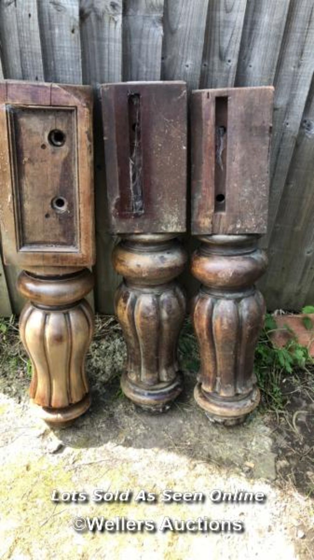 3X FLUTED TULIP VICTORIAN MAHOGANY SNOOKER TABLE LEGS, 80CM (H) / COLLECTION LOCATION: WEST