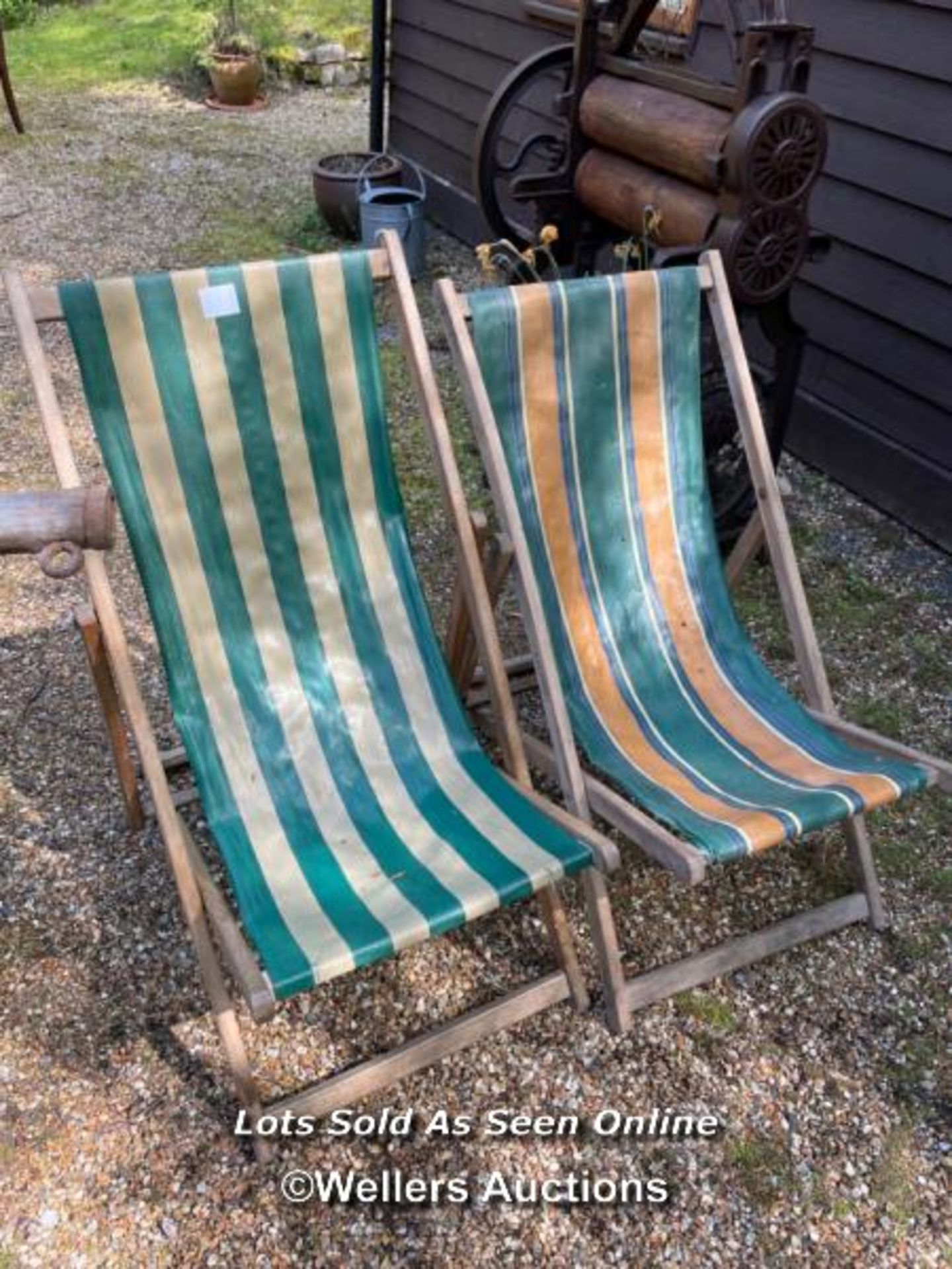 PAIR OF DECK CHAIRS / COLLECTION LOCATION: WOKING (GU24), FULL ADDRESS AND VENDOR CONTACT DETAILS