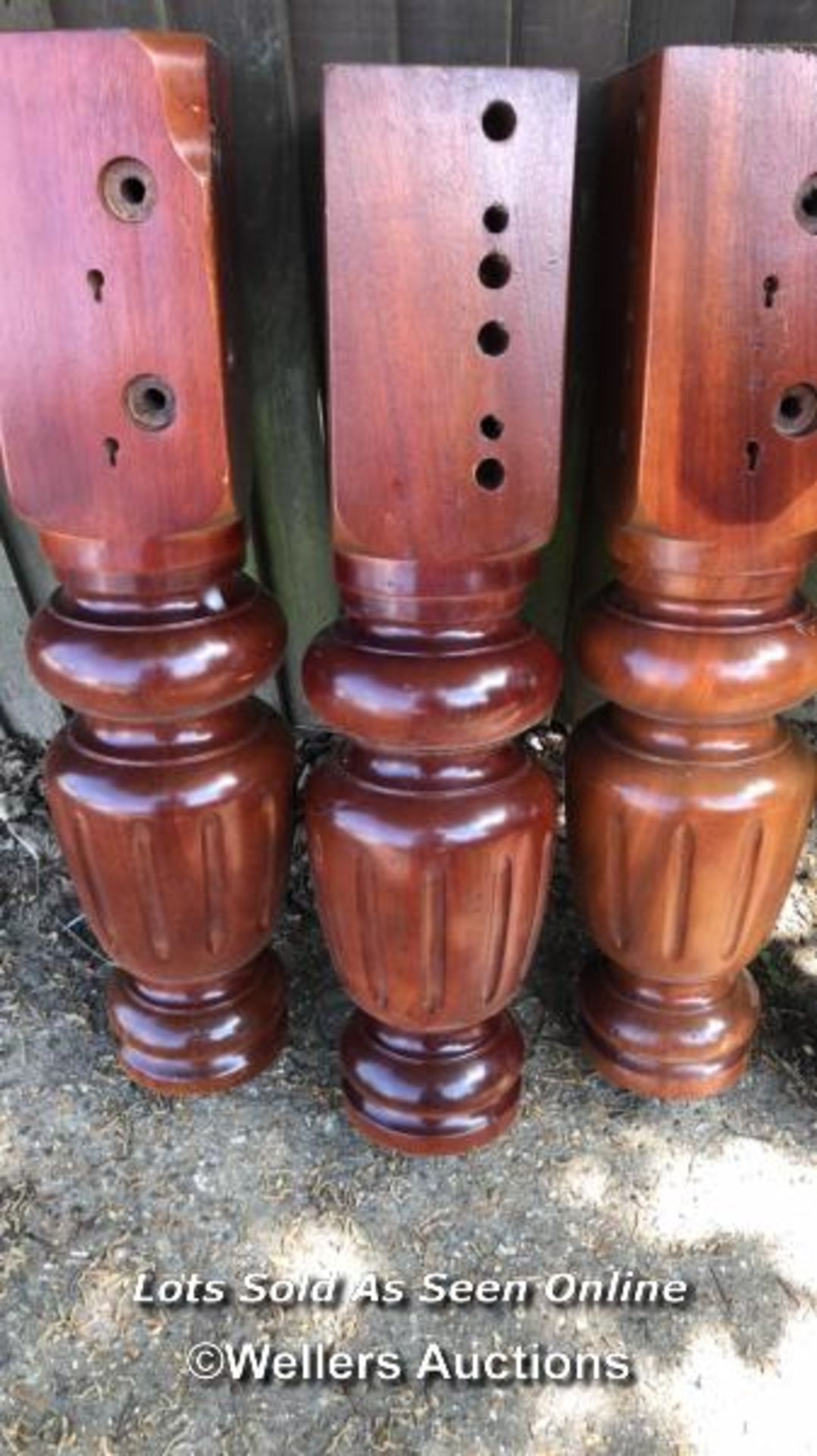 4X BULBUS FLUTED AND POLISHED VICTORIAN MAHOGANY SNOOKER TABLE LEGS, 76CM (H) / COLLECTION LOCATION: - Image 2 of 3