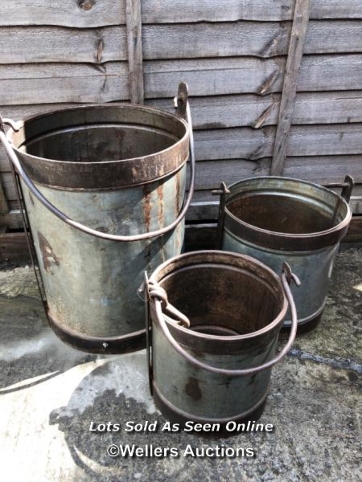 *3X MILK CHURN BUCKETS WITH HANDLES, LARGEST 50CM (H) X 40CM (DIA) / COLLECTION LOCATION: WELLERS