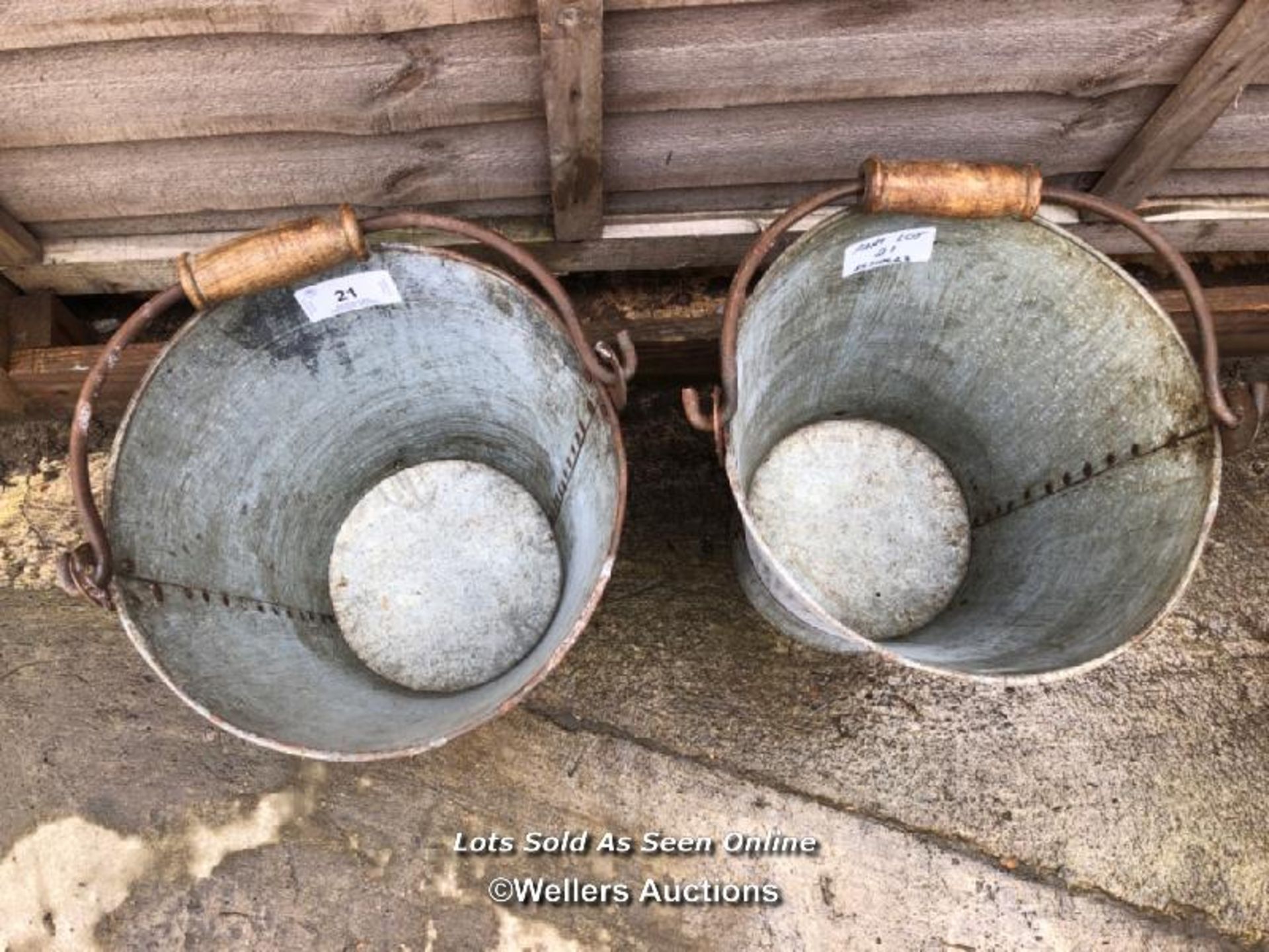 *PAIR OF GALVANISED BUCKETS WOODEN HANDLES, 32CM (H) X 32CM (DIA) / COLLECTION LOCATION: WELLERS - Image 2 of 2