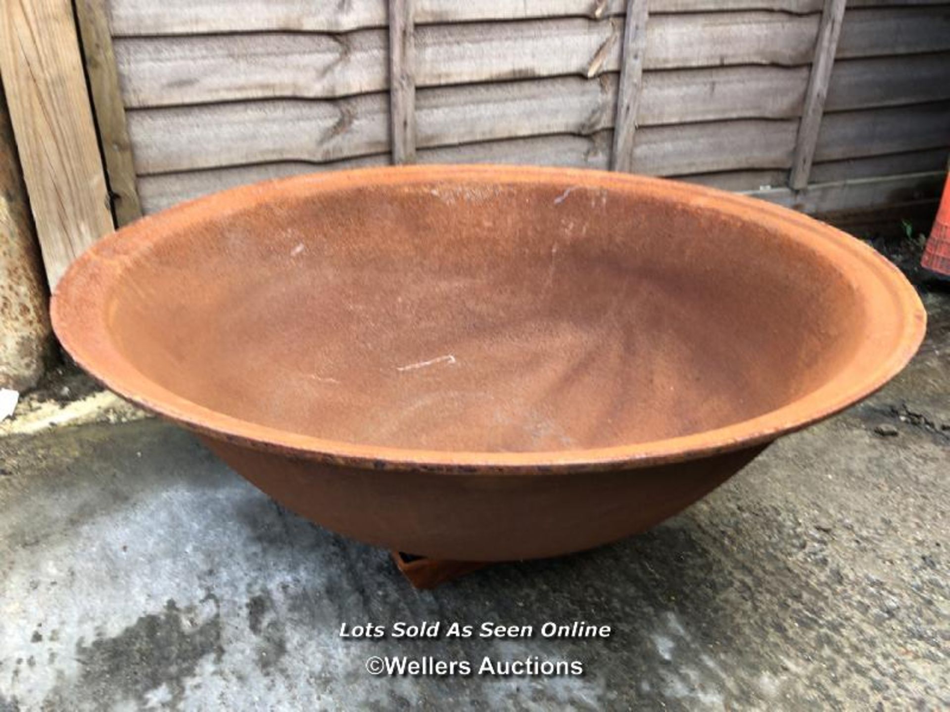 *HUGE CAST IRON FIRE PIT ON STAND, 32CM (H) X 82CM (DIA) / COLLECTION LOCATION: WELLERS AUCTIONS (