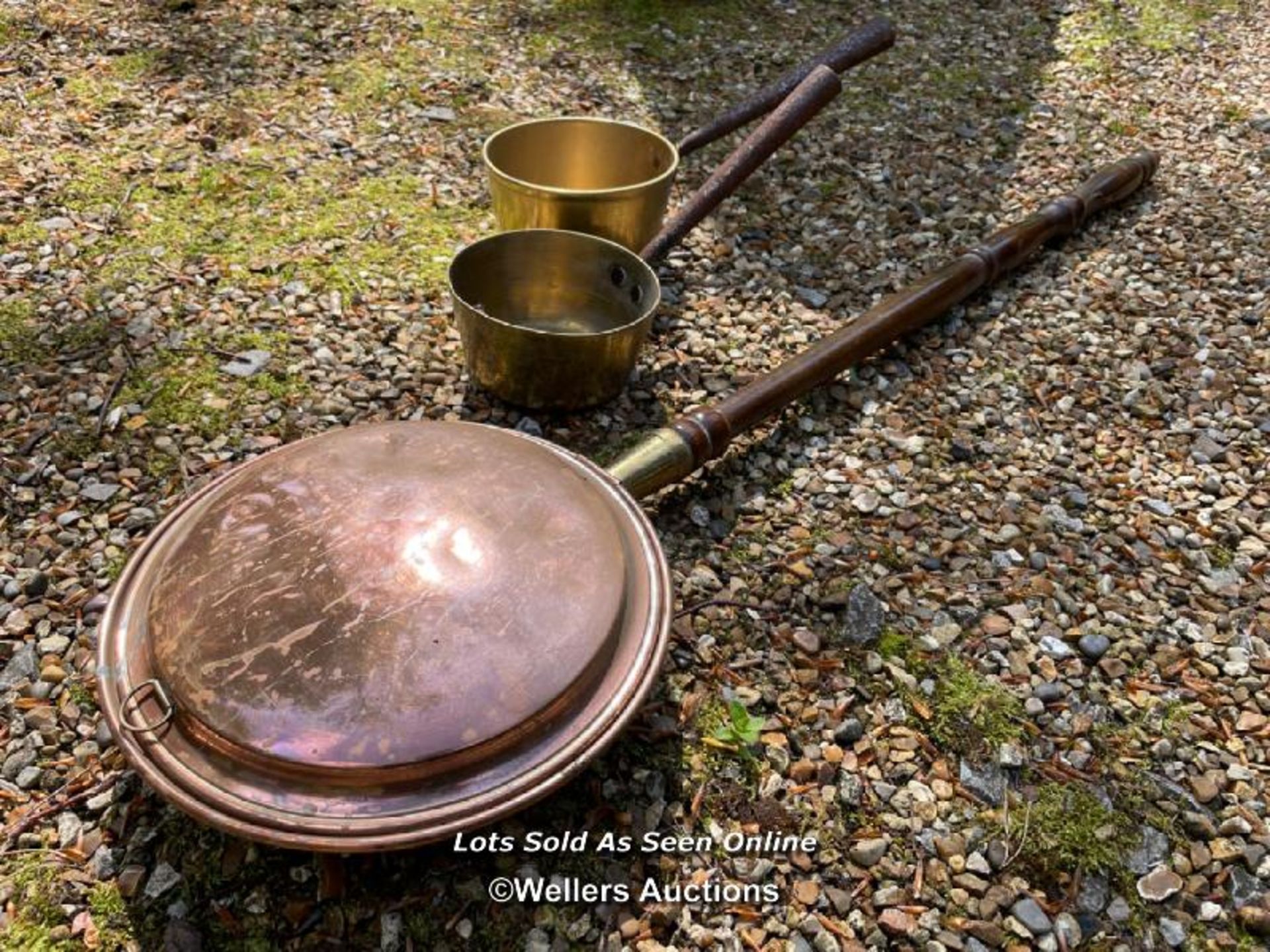 TWO BRASS PANS AND A COPPER BED PAN / COLLECTION LOCATION: WOKING (GU24), FULL ADDRESS AND VENDOR - Image 3 of 3