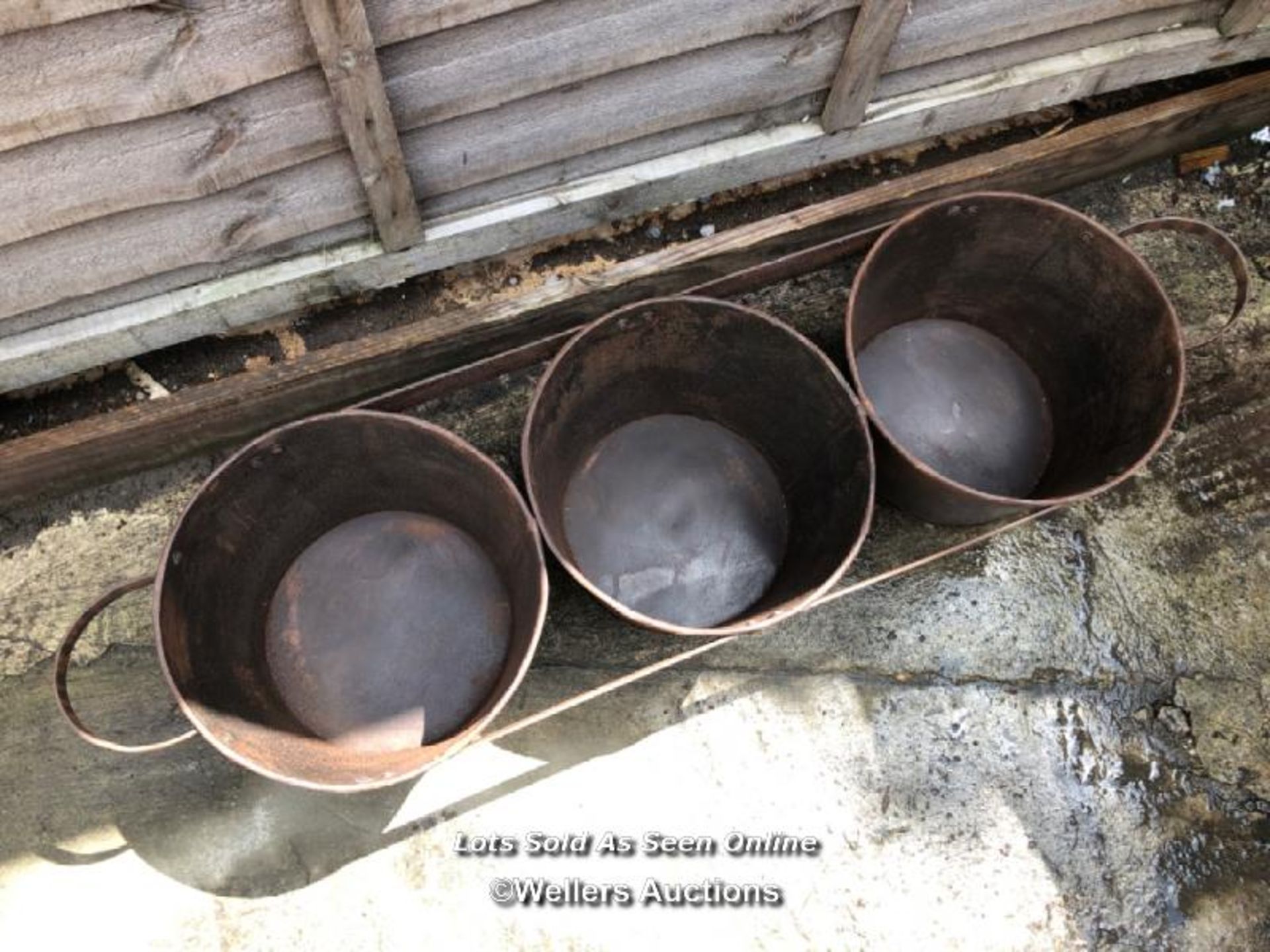 *3X ROUND CONNECTED PLANTERS, 20CM (H) X 104CM (W) X 30CM (D) / COLLECTION LOCATION: WELLERS