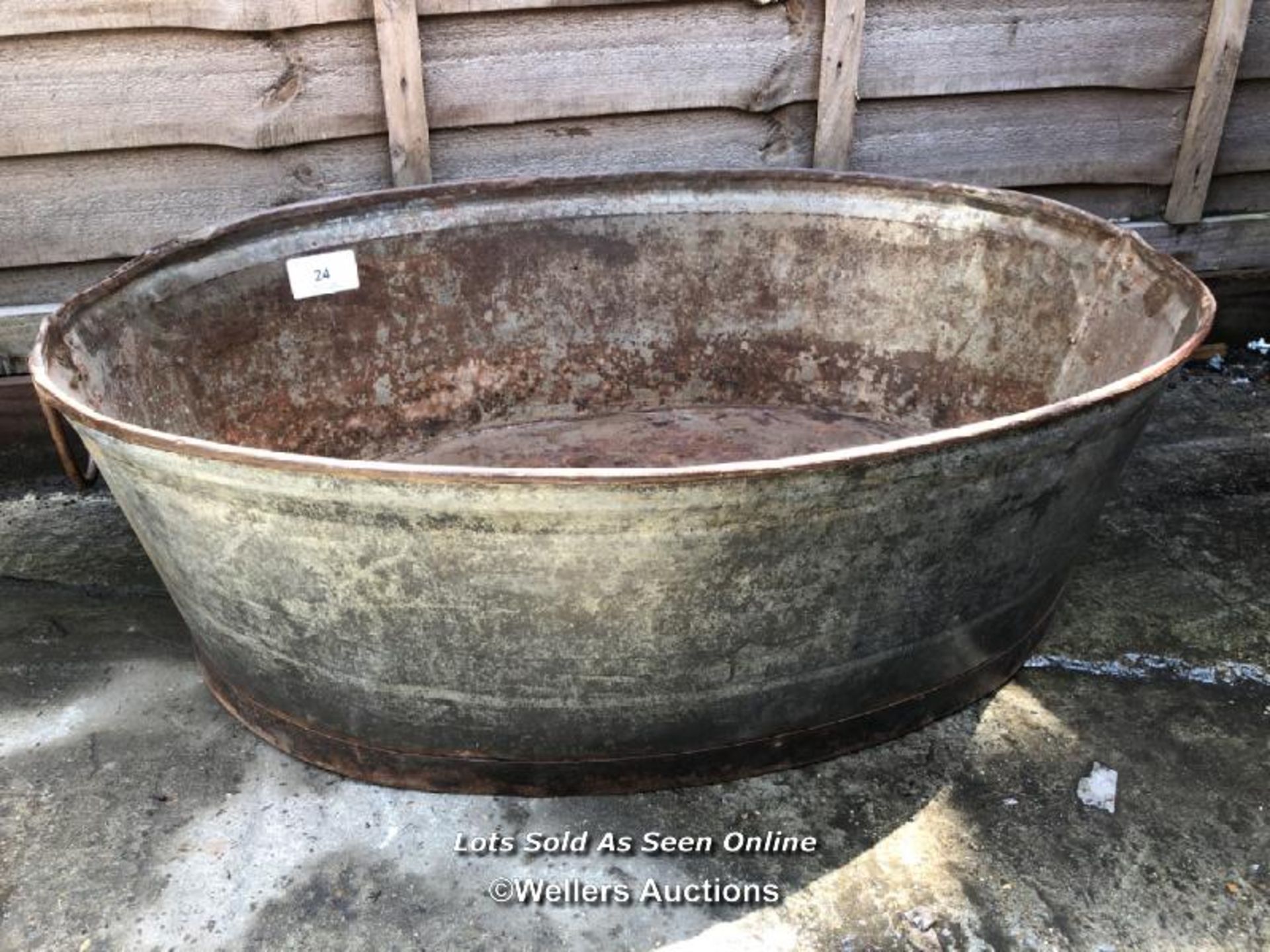 *LARGE GALVANISED TUB WITH HANDLES, 25CM (H) X 80CM (DIA) / COLLECTION LOCATION: WELLERS AUCTIONS (