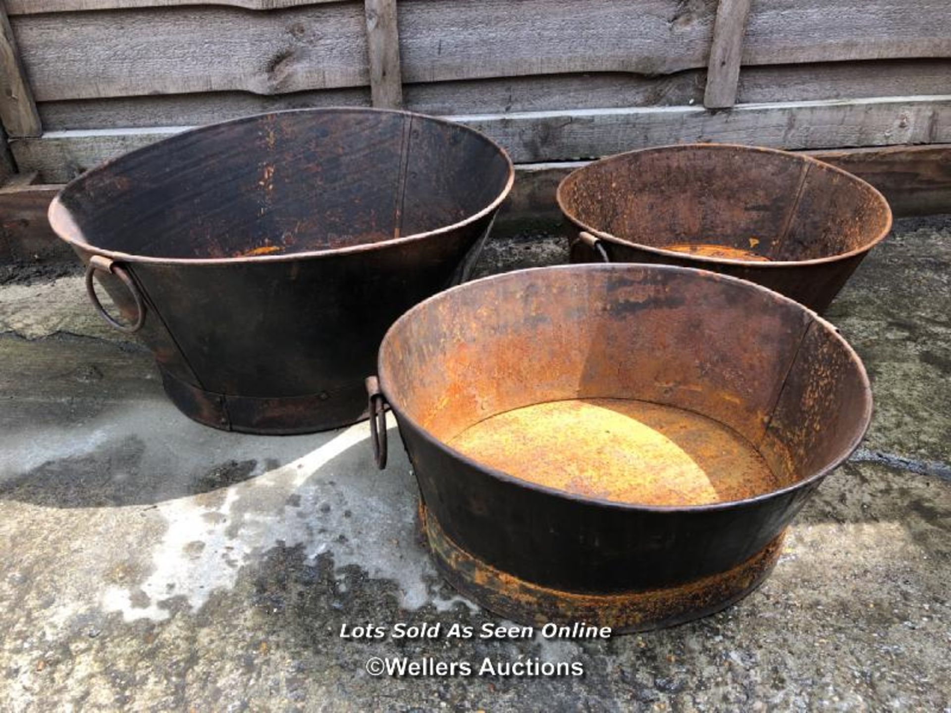 *3X GALVANISED BUCKETS WITH HANDLES, LARGEST 20CM (H) X 42CM (DIA) / COLLECTION LOCATION: WELLERS