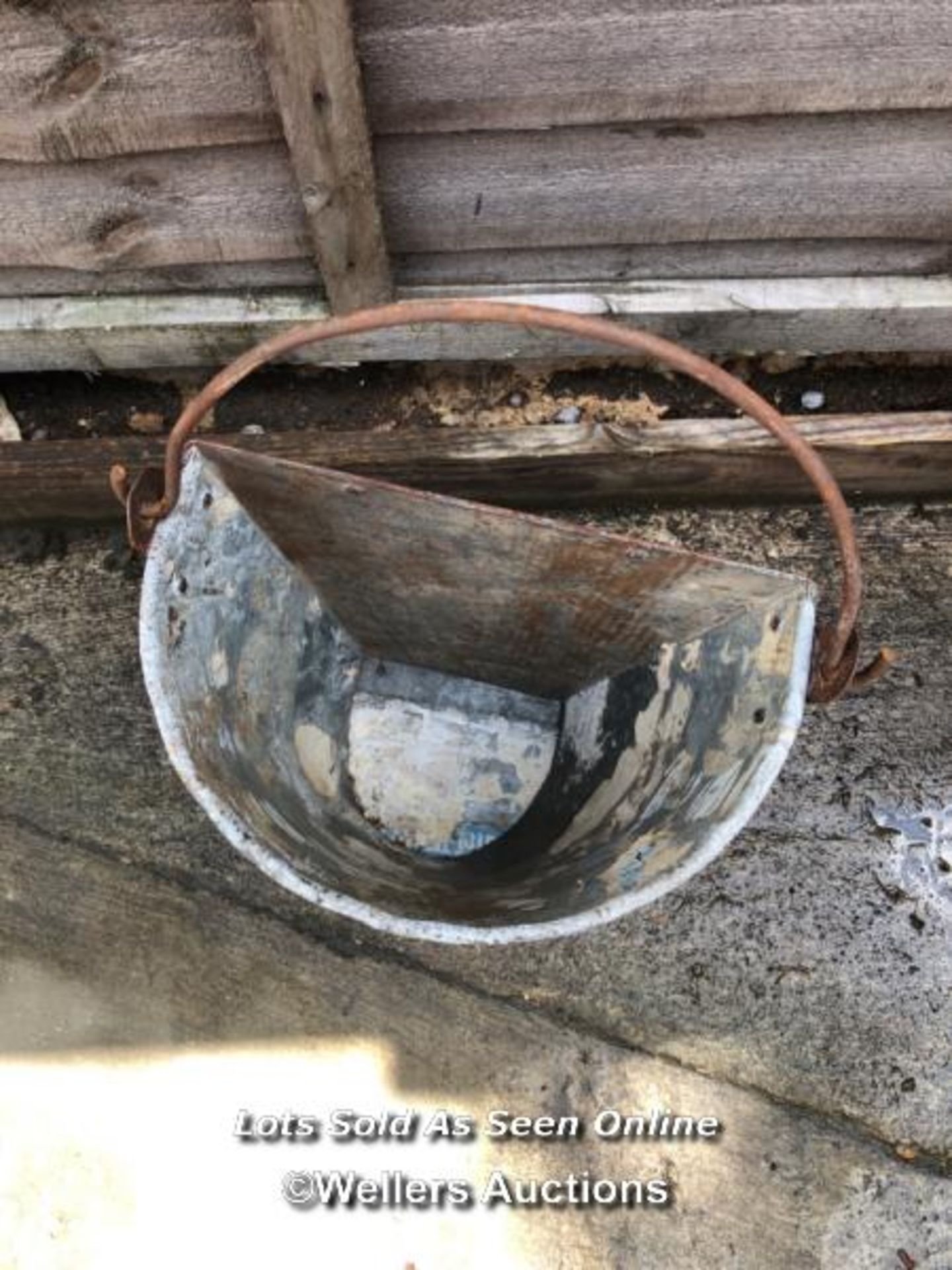 *GALVANISED HALF WALL PLANTER WITH HANDLE, 30CM (H) X 30CM (W) / COLLECTION LOCATION: WELLERS - Image 2 of 2
