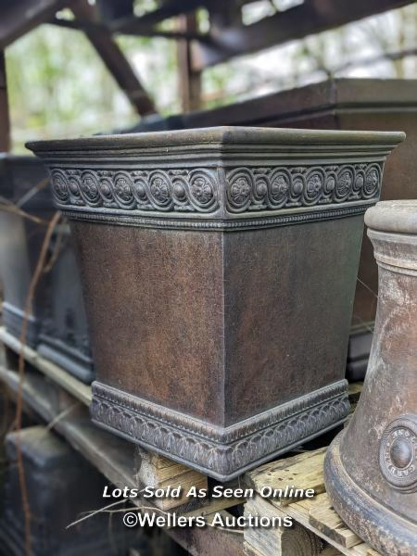 *ORNATE RECONSTITUTED MARBLE SQUARE PLANTER, 56CM (H), TOP: 49CM X 49CM, BASE: 36CM X 36CM /