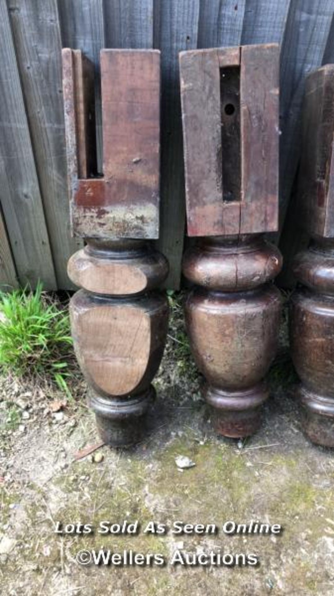4X BULBUS TURNED VICTORIAN MAHOGANY SNOOKER TABLE LEGS, 1X SLIGHTLY SHAVED, 73CM (H) / COLLECTION - Image 2 of 3