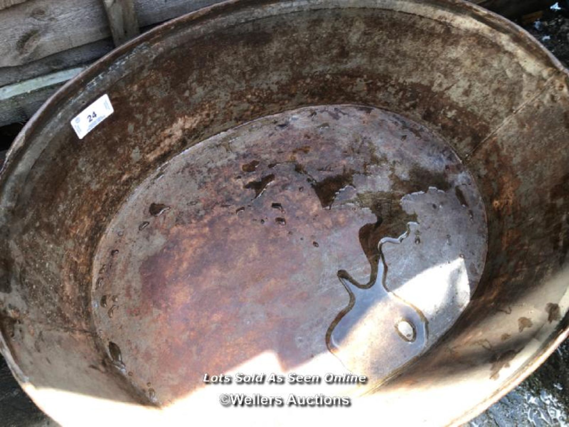 *LARGE GALVANISED TUB WITH HANDLES, 25CM (H) X 80CM (DIA) / COLLECTION LOCATION: WELLERS AUCTIONS ( - Image 2 of 2